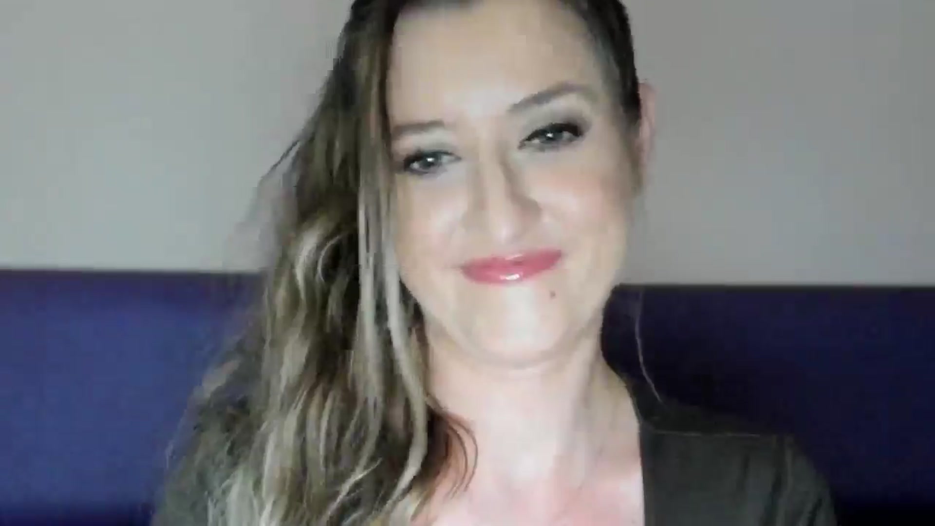 Gallery image thumbnail from BestDream's myfreecams stream on, 05/19/2025, 21:38 image 8 of 20