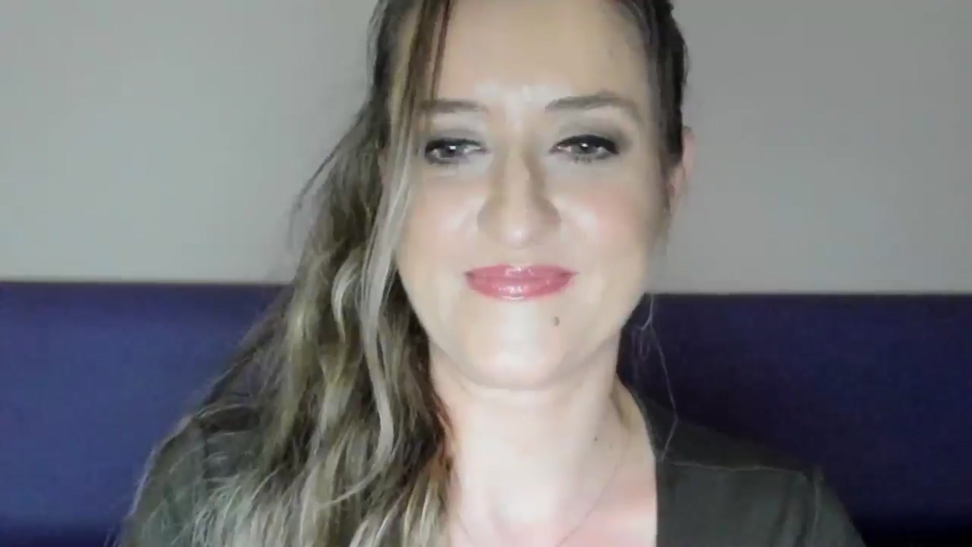 Gallery image thumbnail from BestDream's myfreecams stream on, 05/19/2025, 21:38 image 18 of 20