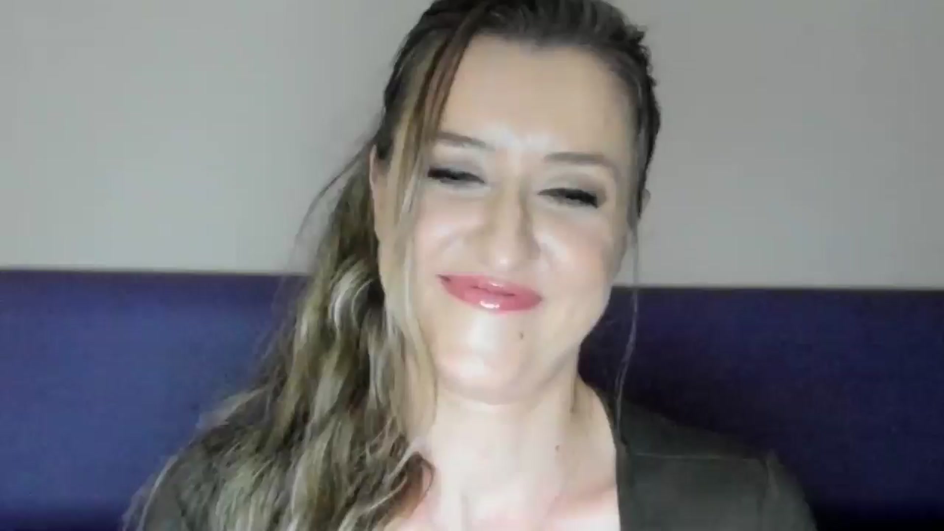 Gallery image thumbnail from BestDream's myfreecams stream on, 05/19/2025, 21:38 image 11 of 20
