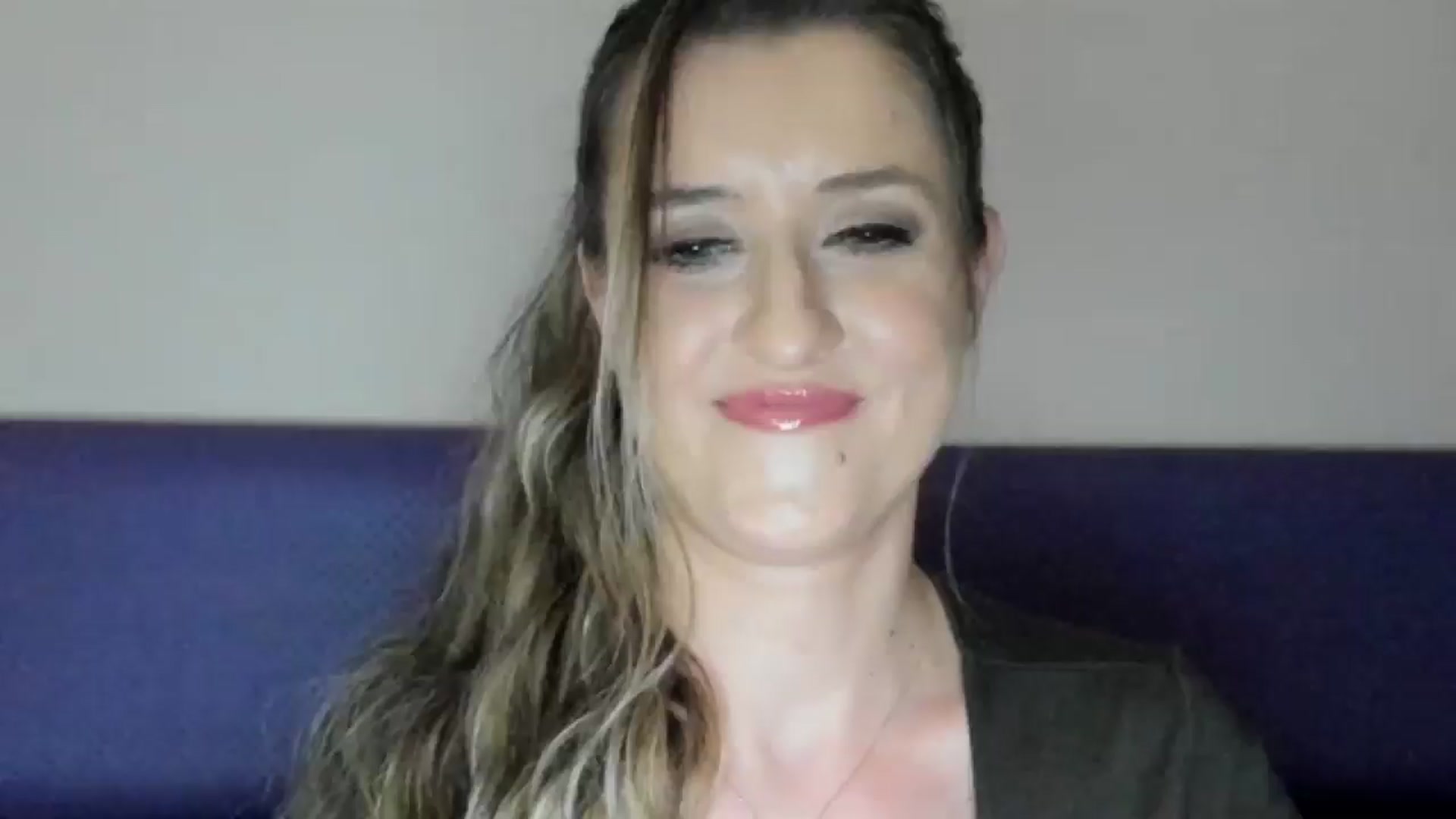 Gallery image thumbnail from BestDream's myfreecams stream on, 05/19/2025, 21:38 image 1 of 20