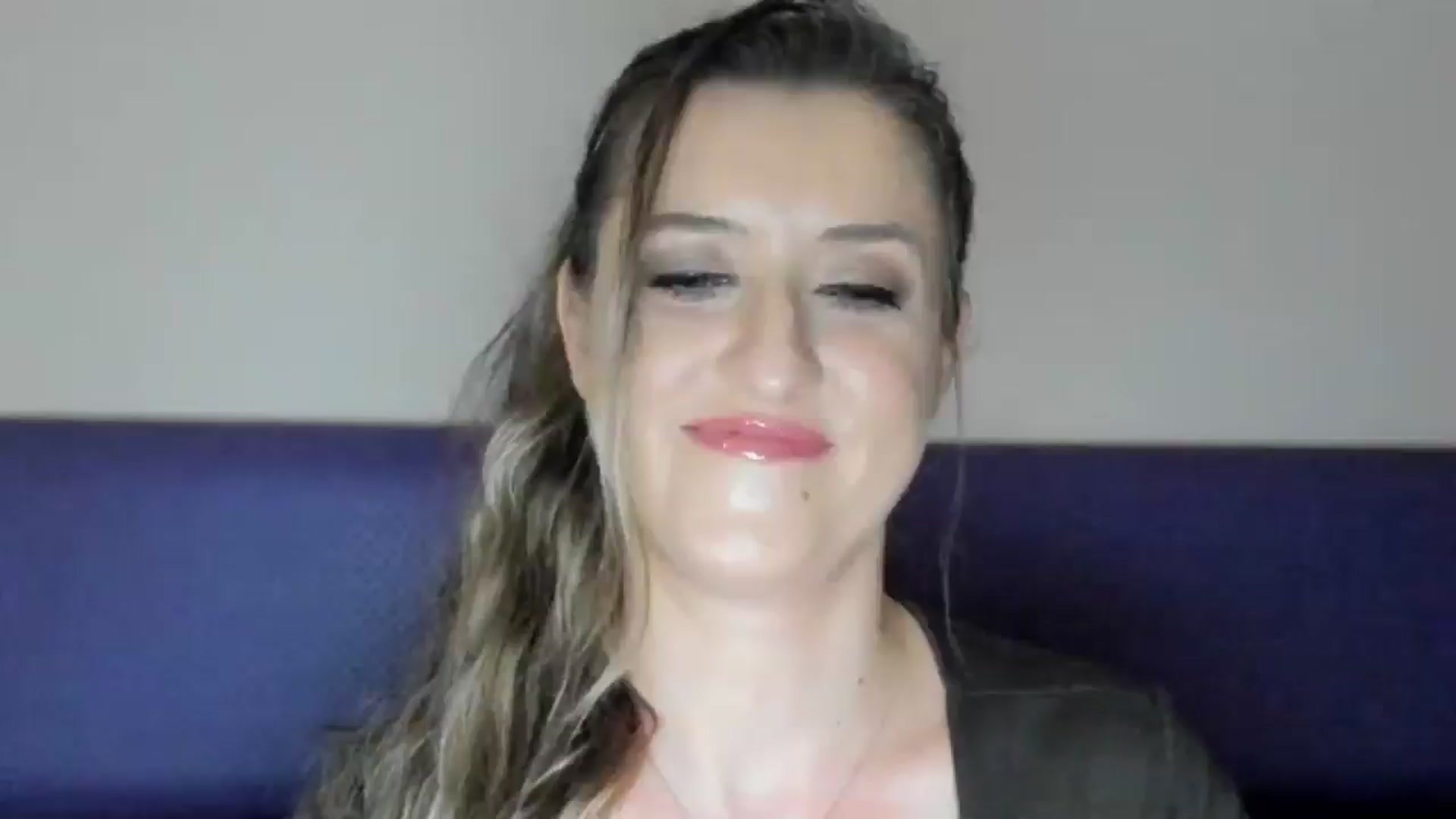Gallery image thumbnail from BestDream's myfreecams stream on, 05/19/2025, 21:38 image 9 of 20