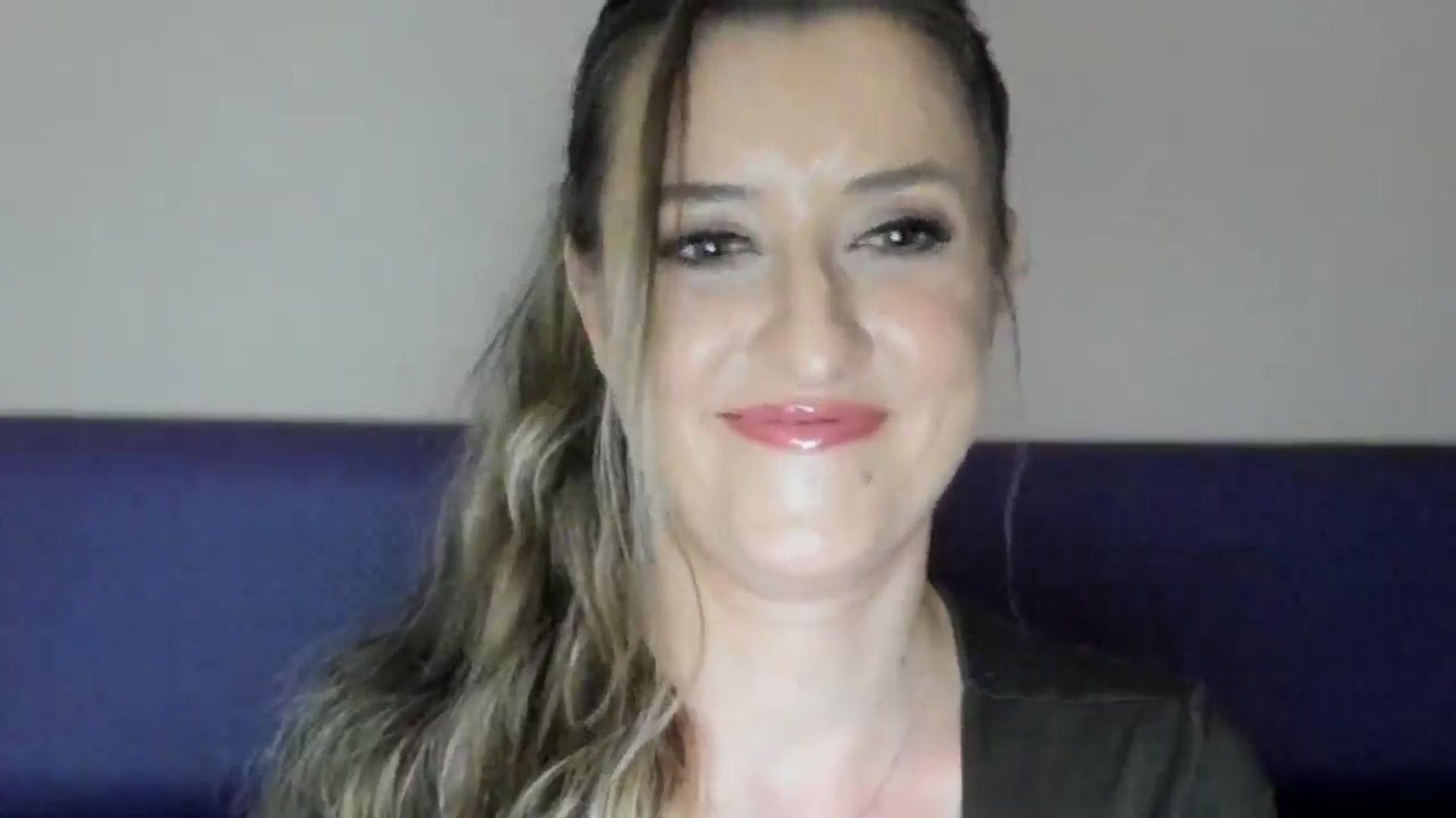 Gallery image thumbnail from BestDream's myfreecams stream on, 05/19/2025, 21:38 image 3 of 20