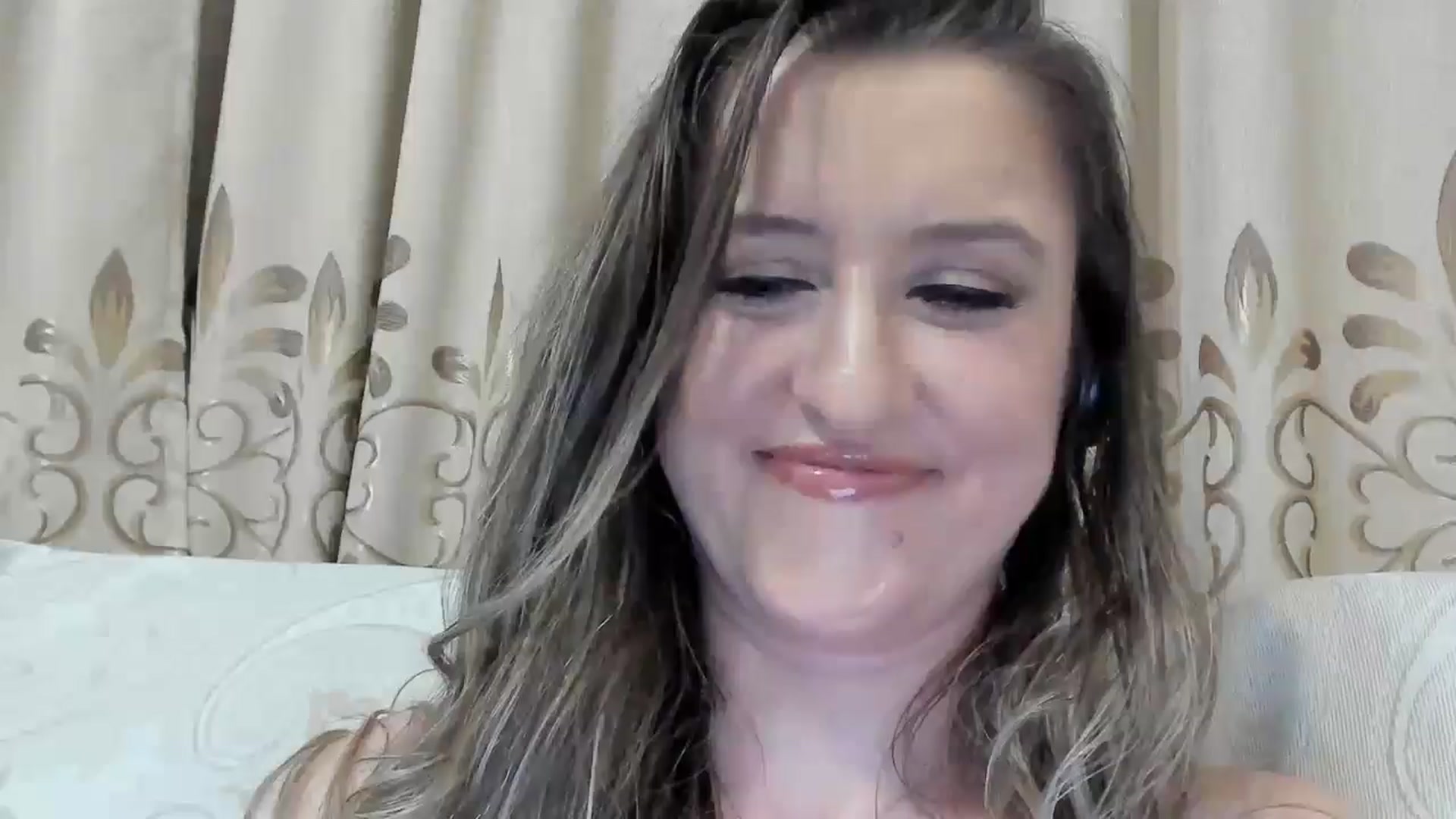 Gallery image thumbnail from BestDream's myfreecams stream on, 06/22/2025, 24:00 image 18 of 20