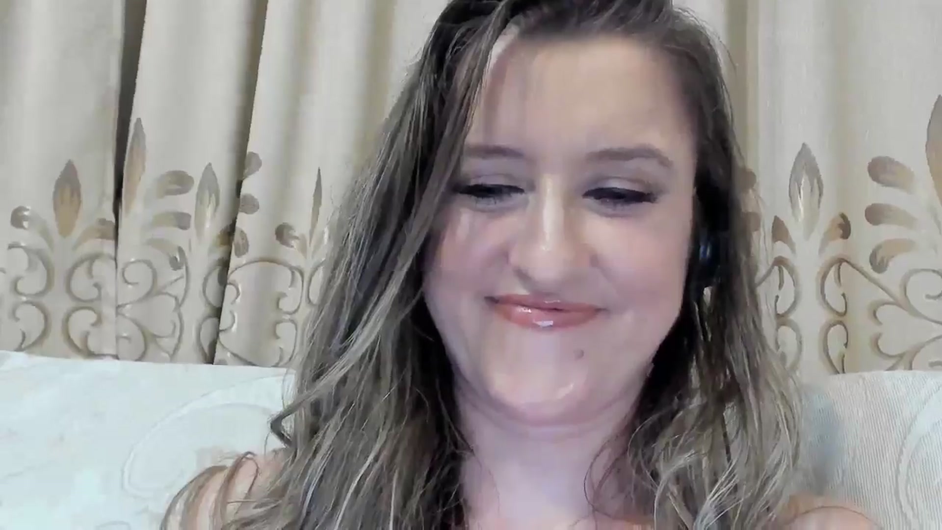 Gallery image thumbnail from BestDream's myfreecams stream on, 06/22/2025, 24:00 image 16 of 20