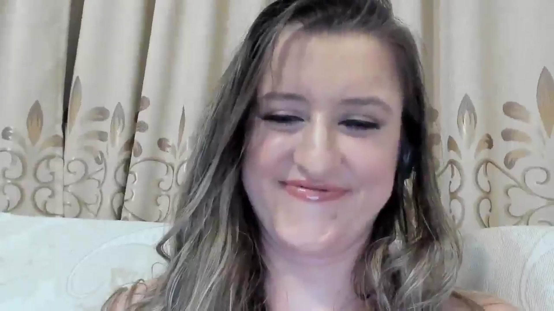Gallery image thumbnail from BestDream's myfreecams stream on, 06/22/2025, 24:00 image 14 of 20