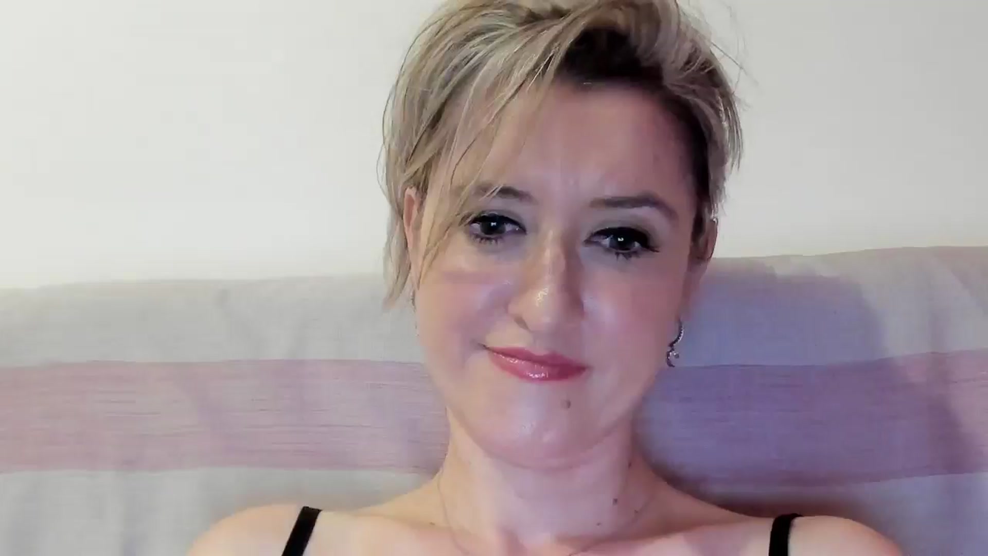 Gallery image thumbnail from BestDream's myfreecams stream on, 06/30/2025, 20:14 image 9 of 20