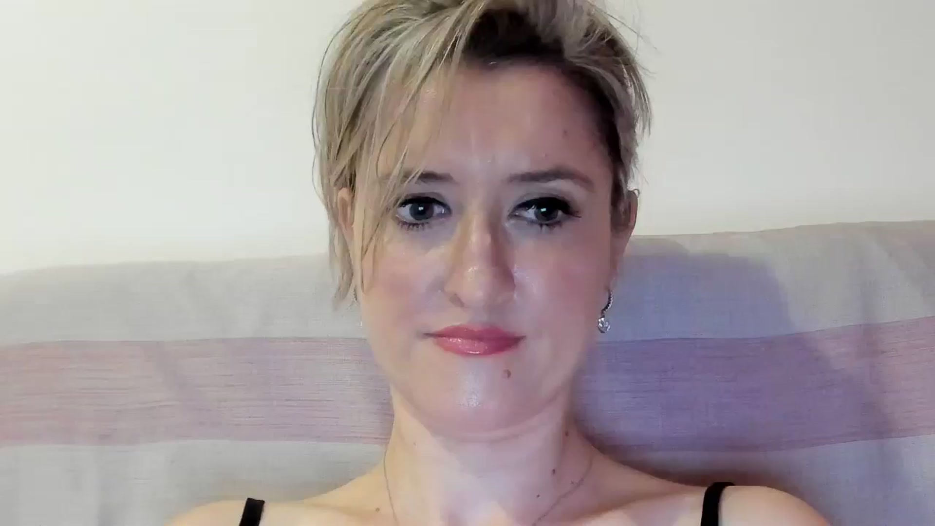 Gallery image thumbnail from BestDream's myfreecams stream on, 06/30/2025, 20:14 image 18 of 20