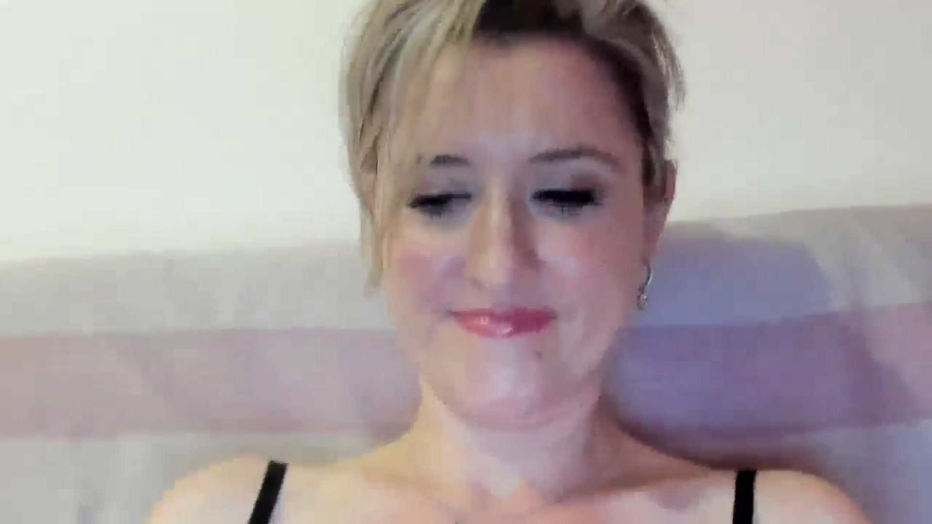 Gallery image thumbnail from BestDream's myfreecams stream on, 06/30/2025, 20:14 image 15 of 20