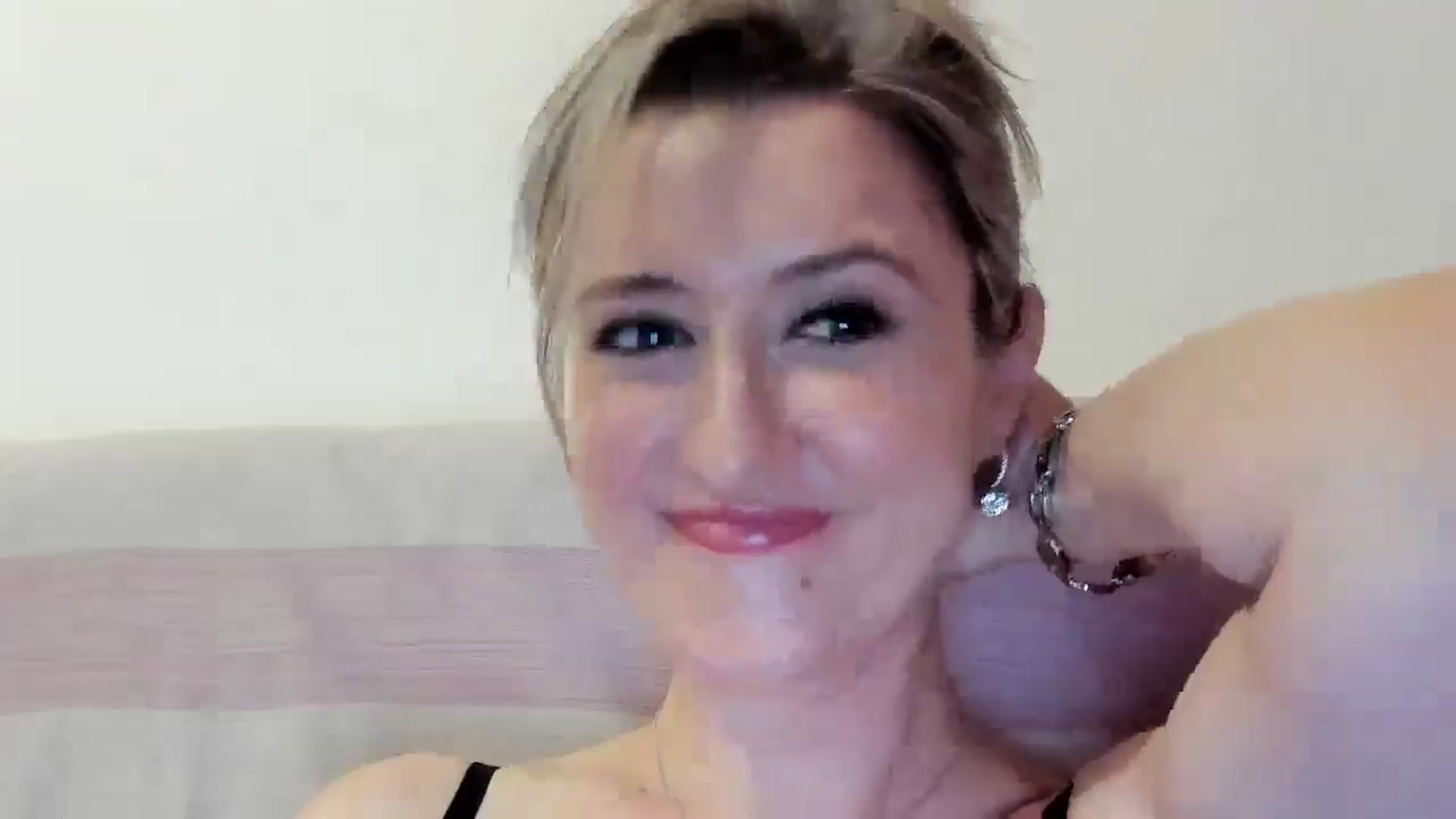 Gallery image thumbnail from BestDream's myfreecams stream on, 06/30/2025, 20:14 image 5 of 20