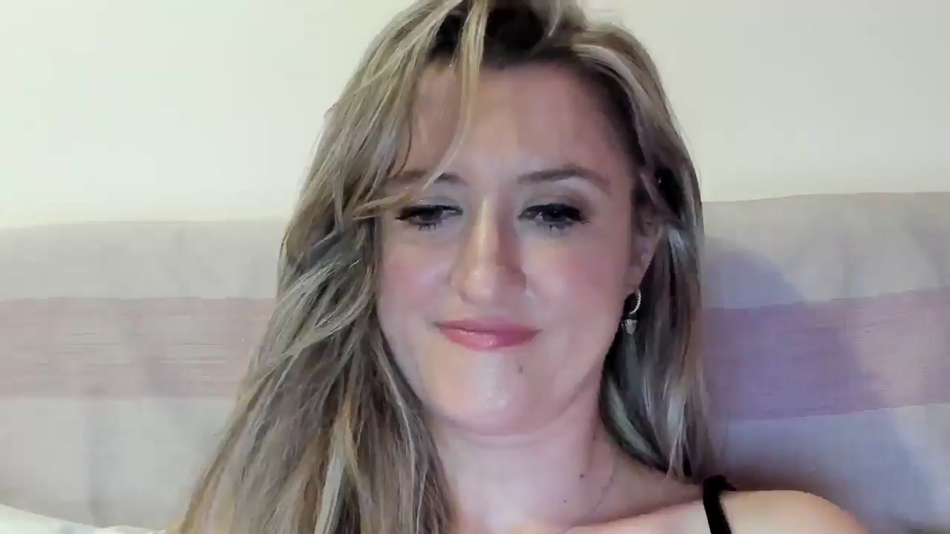 Gallery image thumbnail from BestDream's myfreecams stream on, 06/30/2025, 23:13 image 11 of 20
