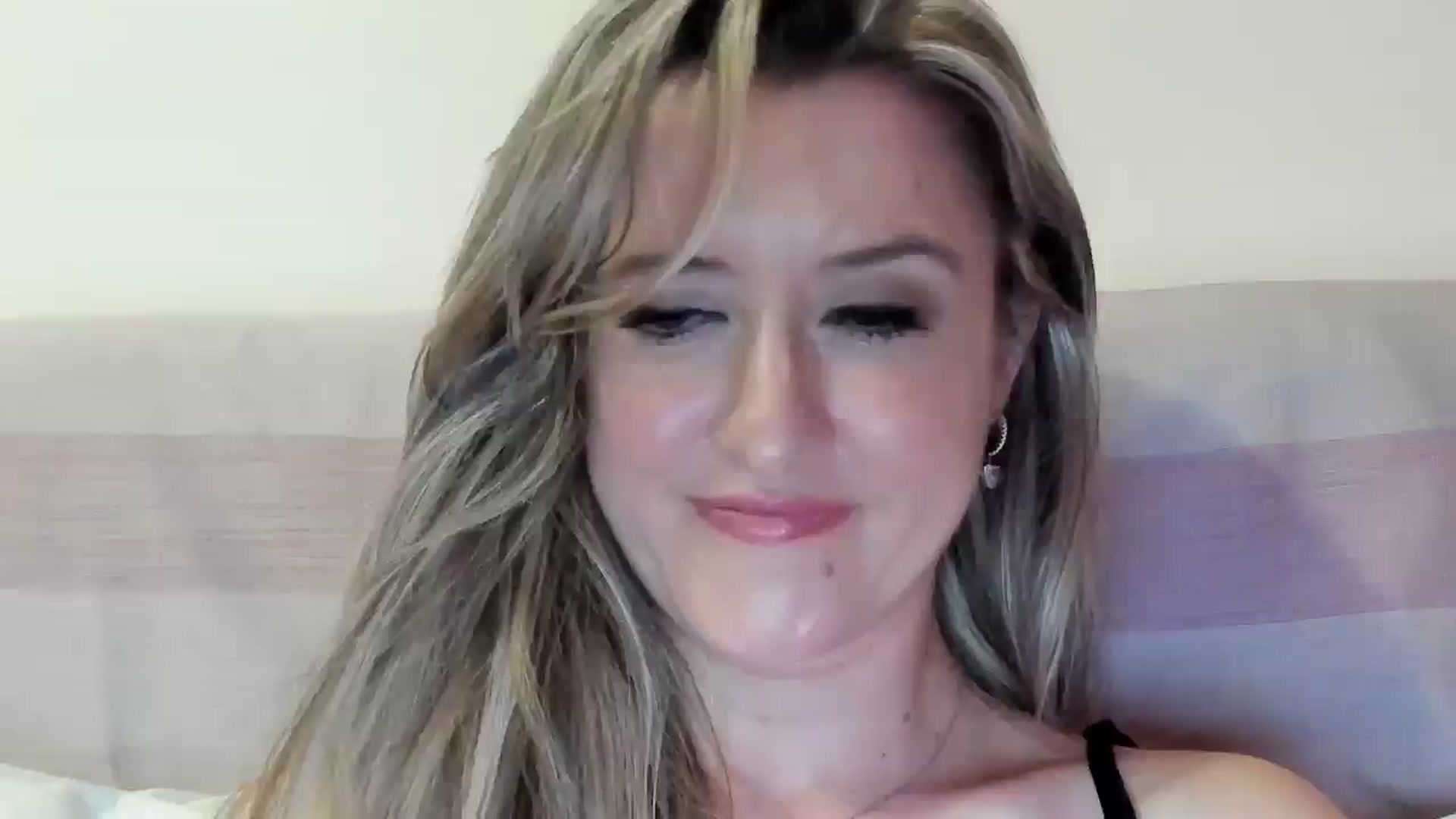 Gallery image thumbnail from BestDream's myfreecams stream on, 06/30/2025, 23:13 image 9 of 20