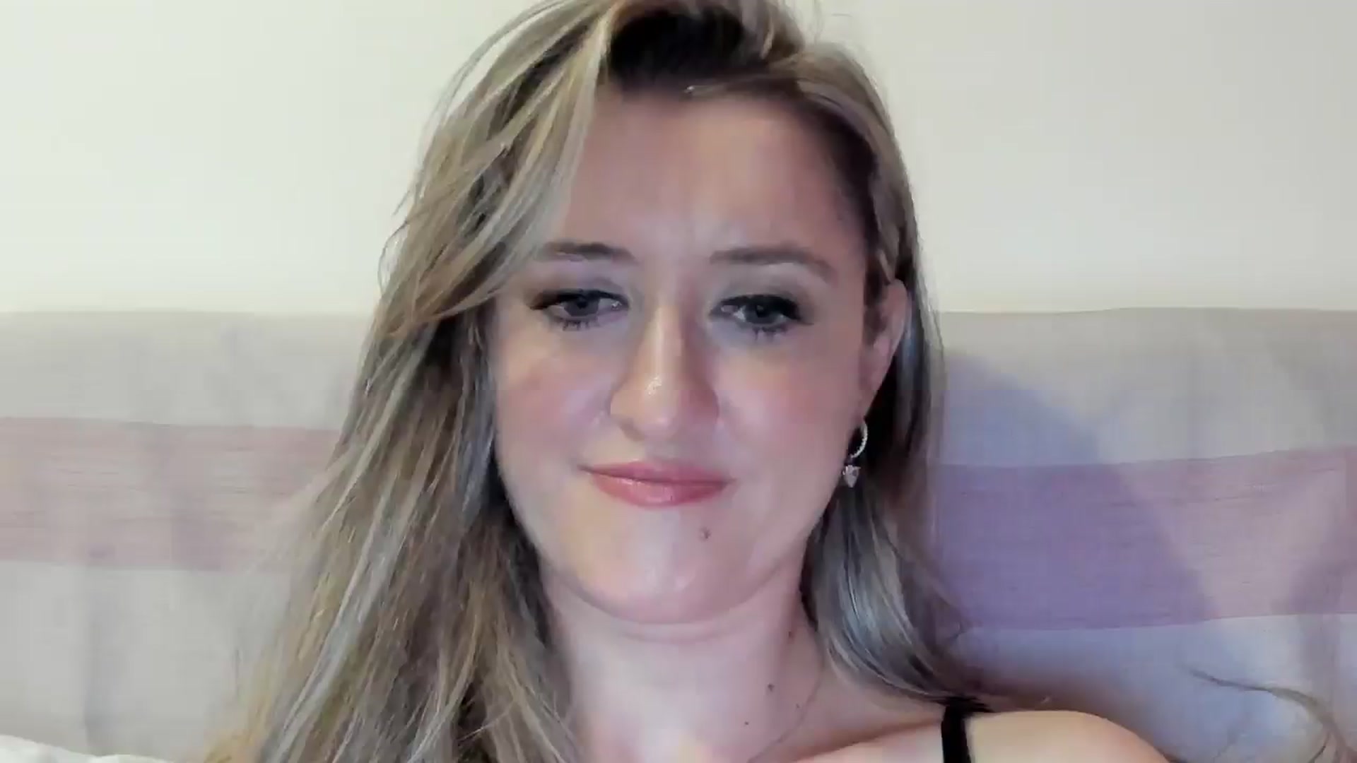 Gallery image thumbnail from BestDream's myfreecams stream on, 06/30/2025, 23:13 image 1 of 20