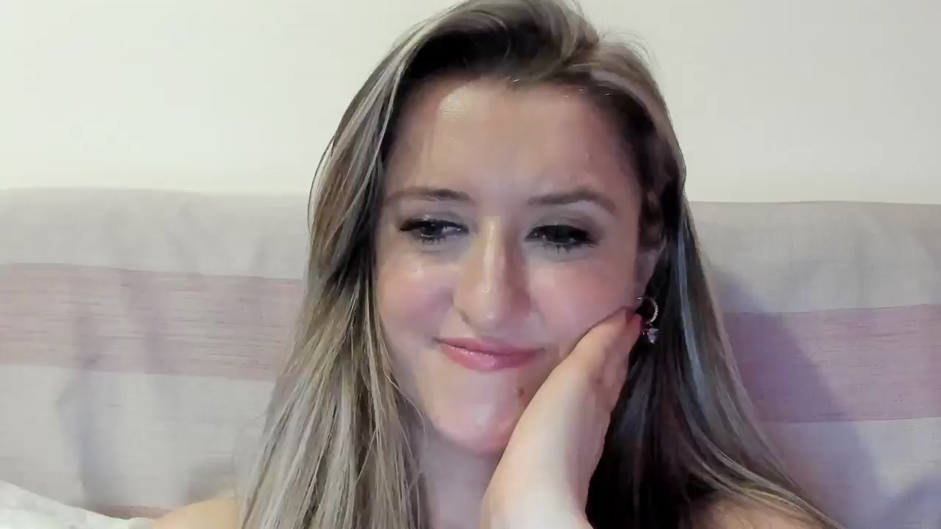 Gallery image thumbnail from BestDream's myfreecams stream on, 07/01/2025, 24:22 image 12 of 20