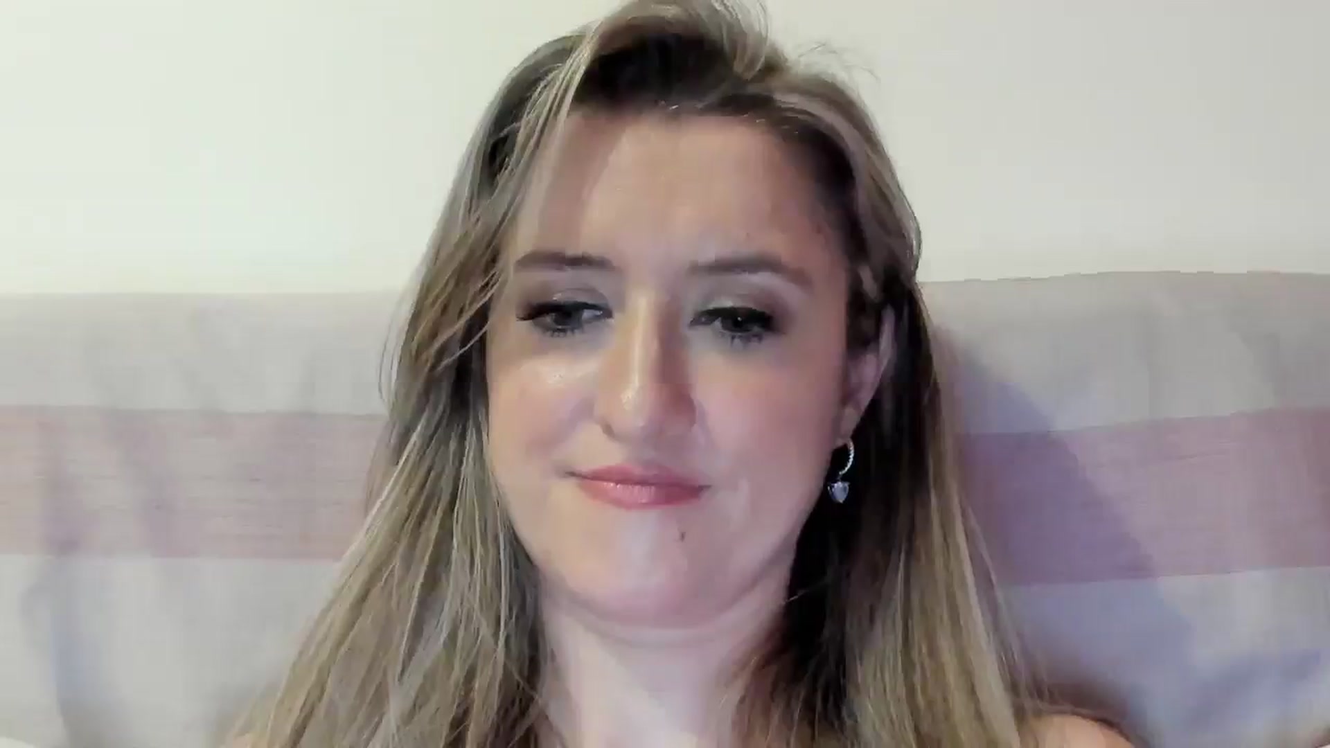 Gallery image thumbnail from BestDream's myfreecams stream on, 07/01/2025, 24:22 image 6 of 20