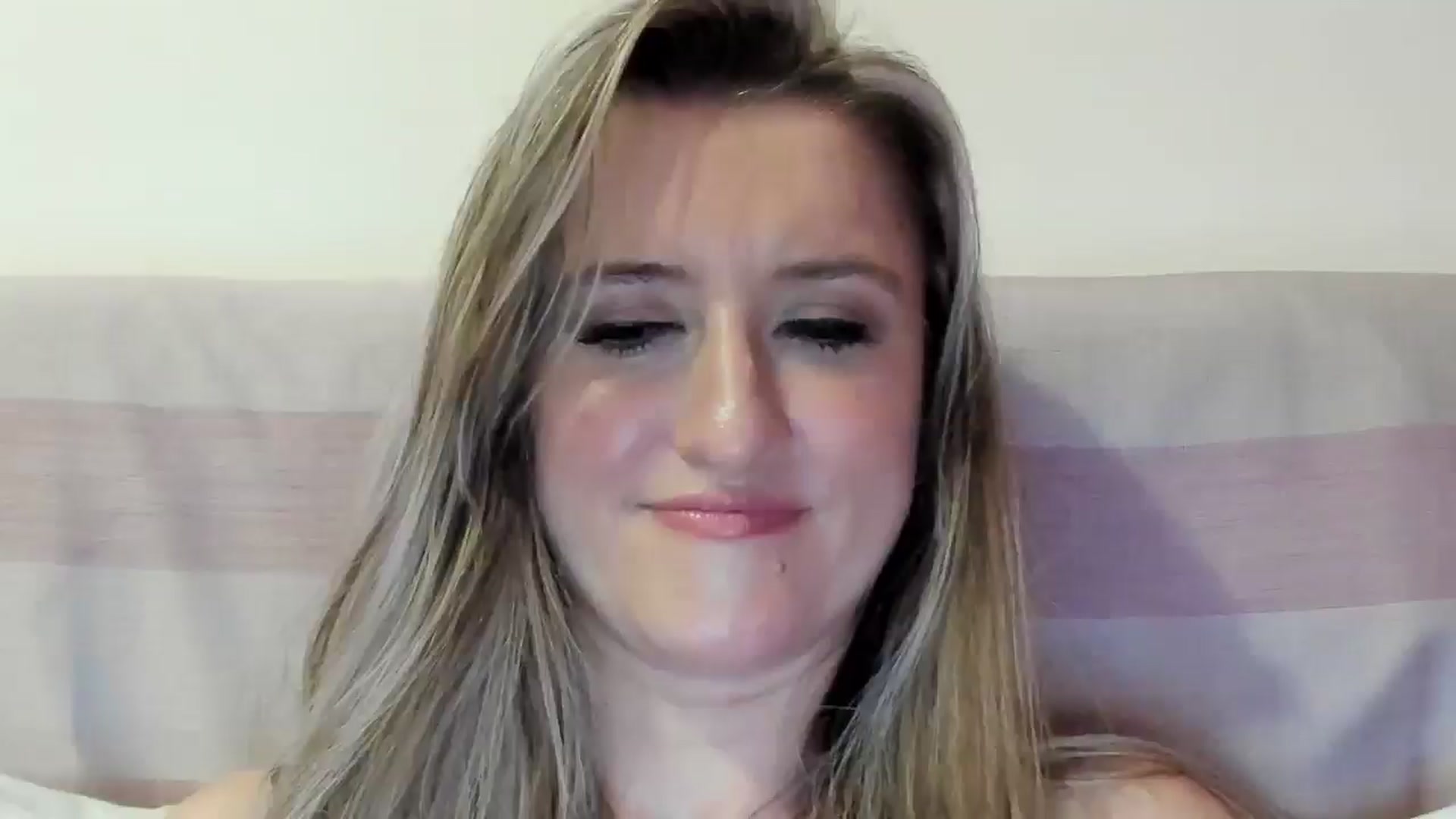 Gallery image thumbnail from BestDream's myfreecams stream on, 07/01/2025, 24:22 image 15 of 20