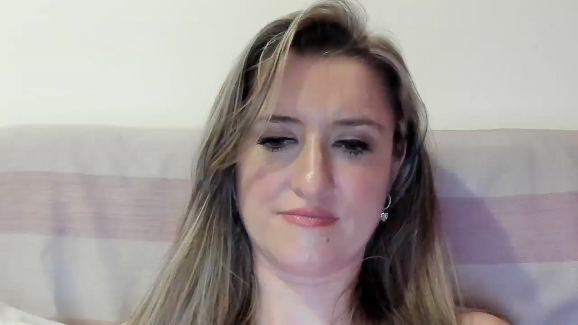 Gallery image thumbnail from BestDream's myfreecams stream on, 07/01/2025, 24:22 image 10 of 20