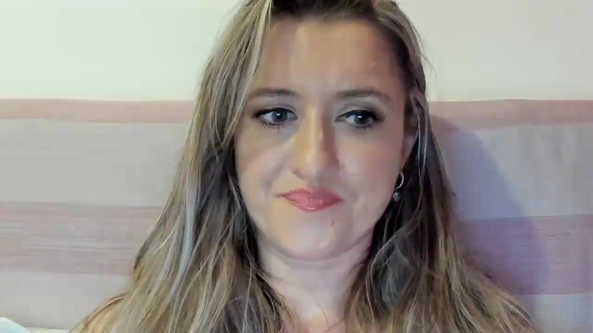 Gallery image thumbnail from BestDream's myfreecams stream on, 07/01/2025, 21:38 image 1 of 20