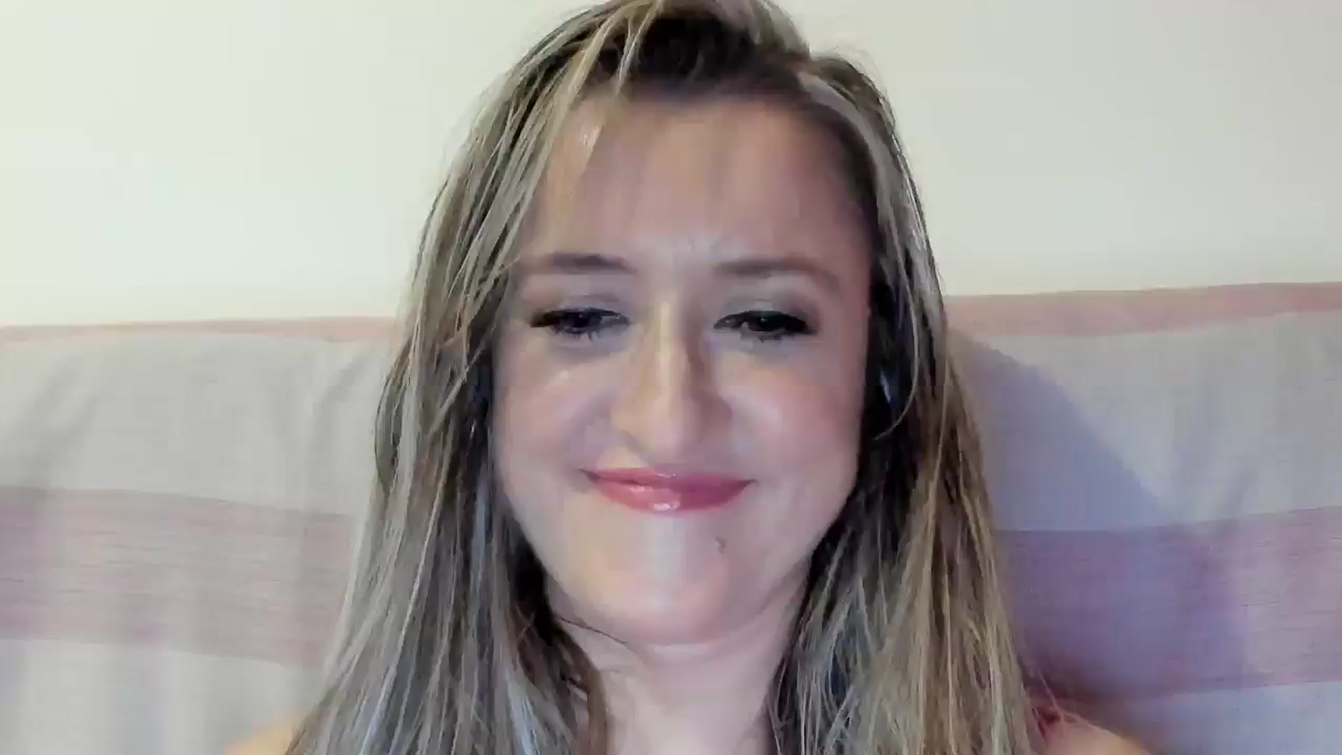Gallery image thumbnail from BestDream's myfreecams stream on, 07/02/2025, 21:28 image 18 of 20