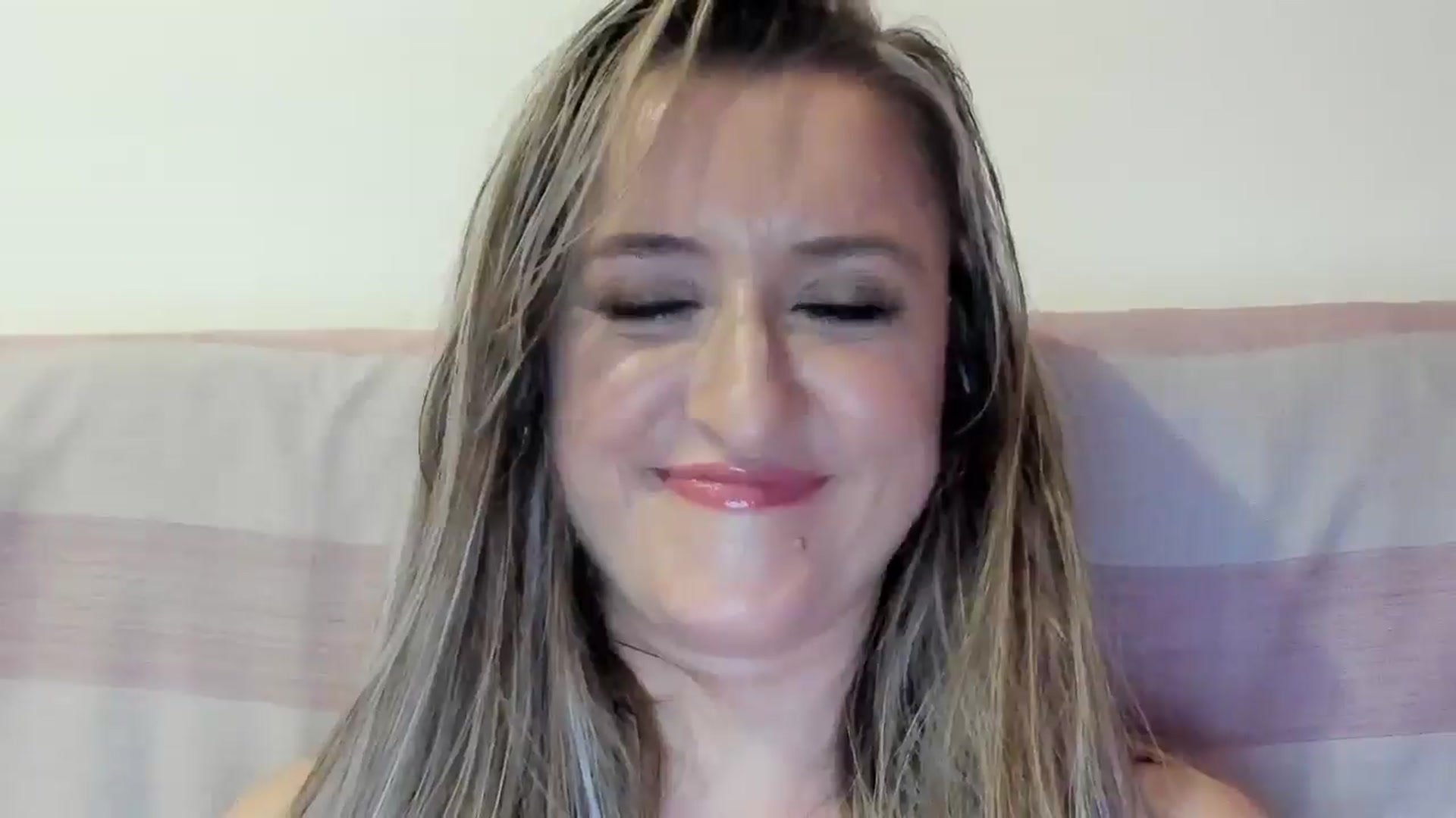 Gallery image thumbnail from BestDream's myfreecams stream on, 07/02/2025, 21:28 image 15 of 20