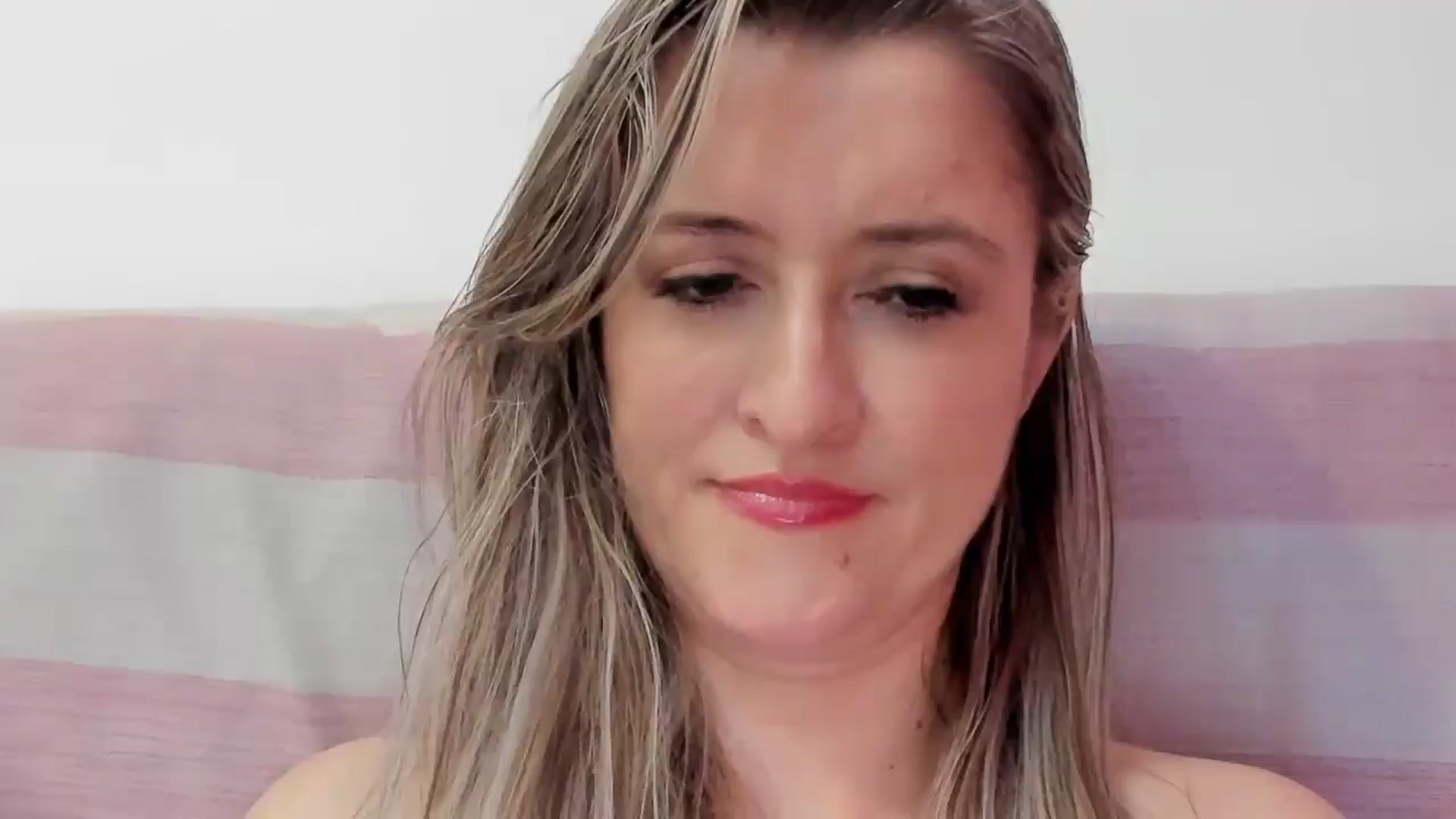 Gallery image thumbnail from BestDream's myfreecams stream on, 07/04/2025, 10:34 image 14 of 20