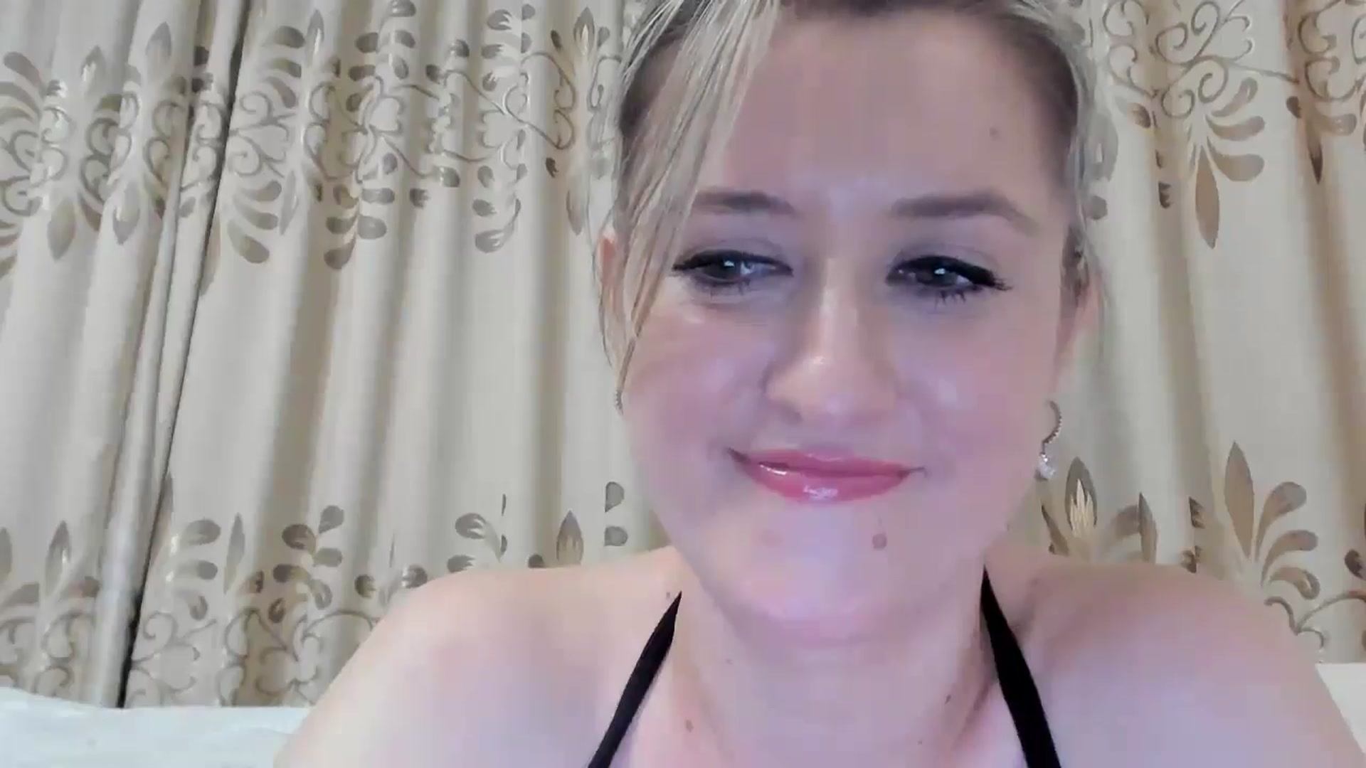Gallery image thumbnail from BestDream's myfreecams stream on, 07/06/2025, 22:59 image 16 of 20