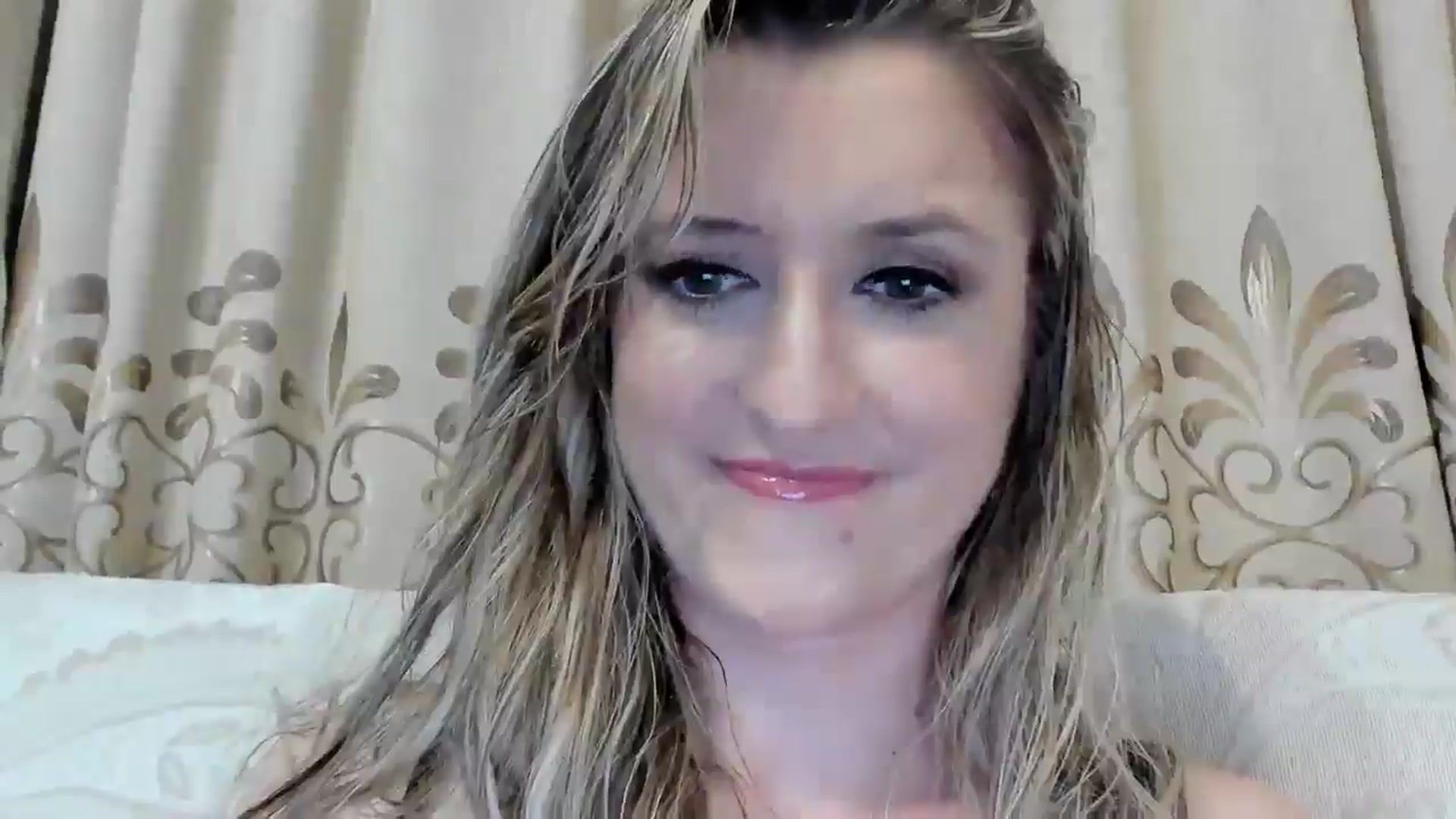 Gallery image thumbnail from BestDream's myfreecams stream on, 07/17/2025, 21:03 image 11 of 20