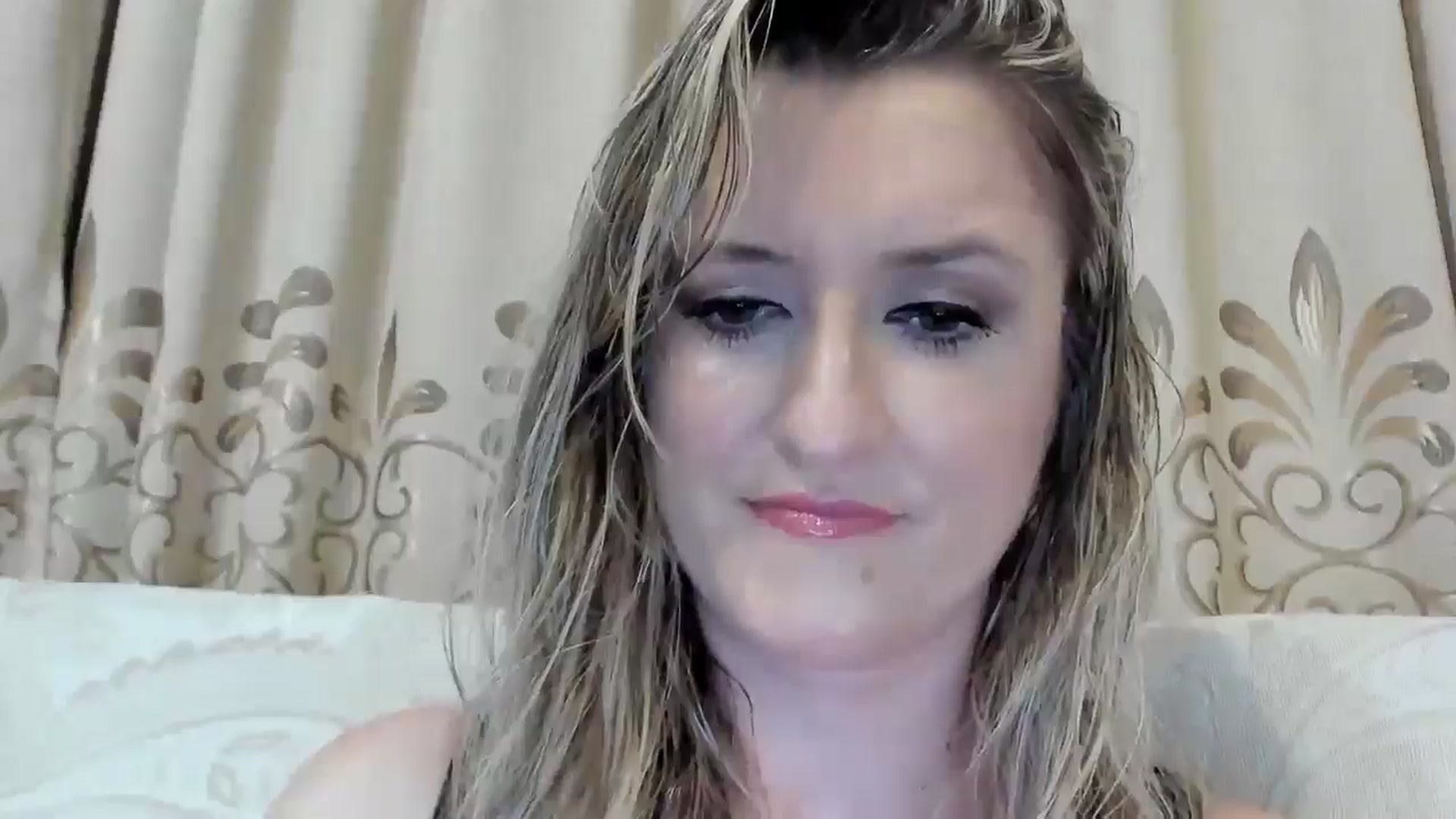 Gallery image thumbnail from BestDream's myfreecams stream on, 07/17/2025, 21:03 image 4 of 20