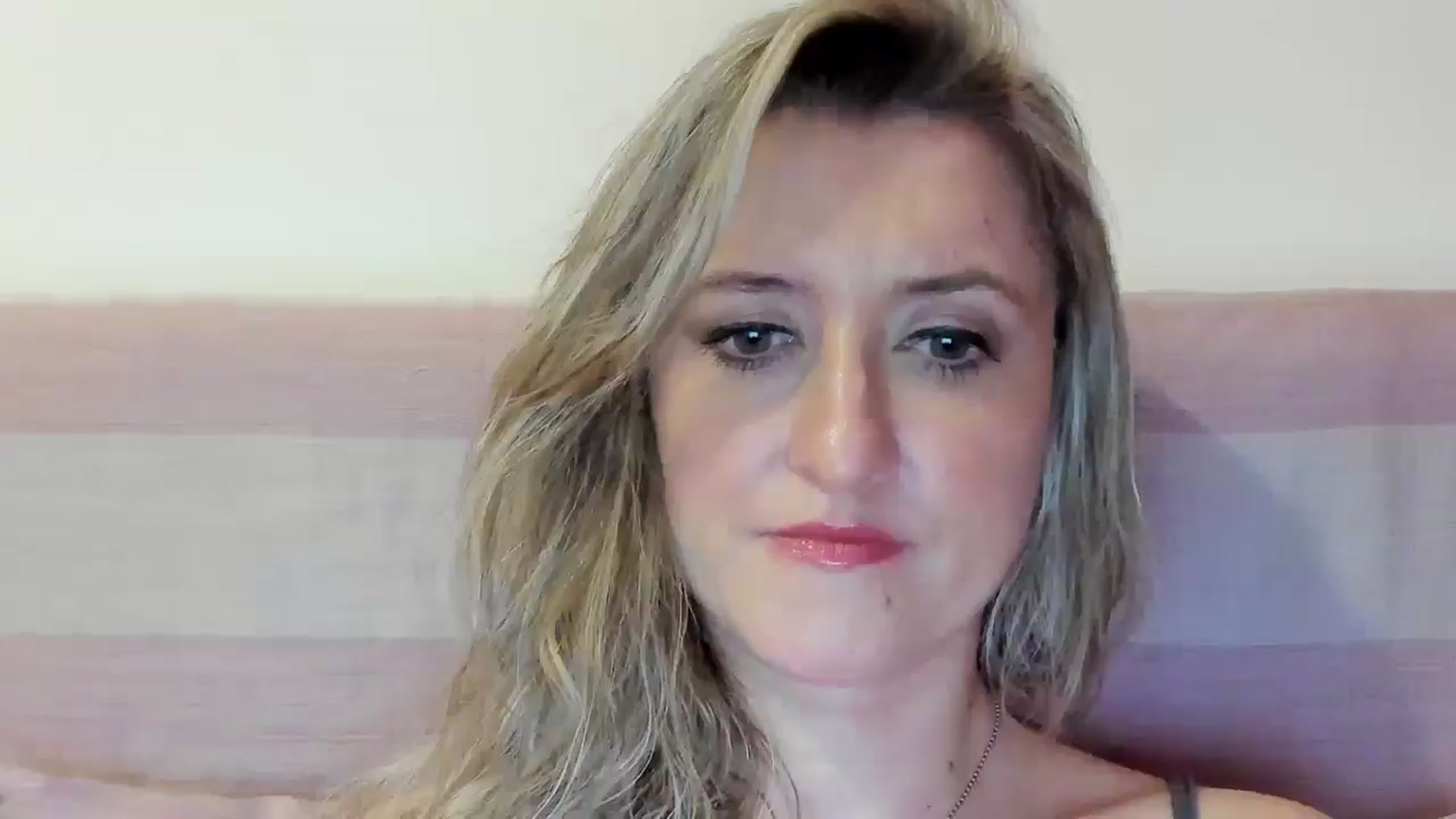 Gallery image thumbnail from BestDream's myfreecams stream on, 07/24/2025, 22:32 image 12 of 20