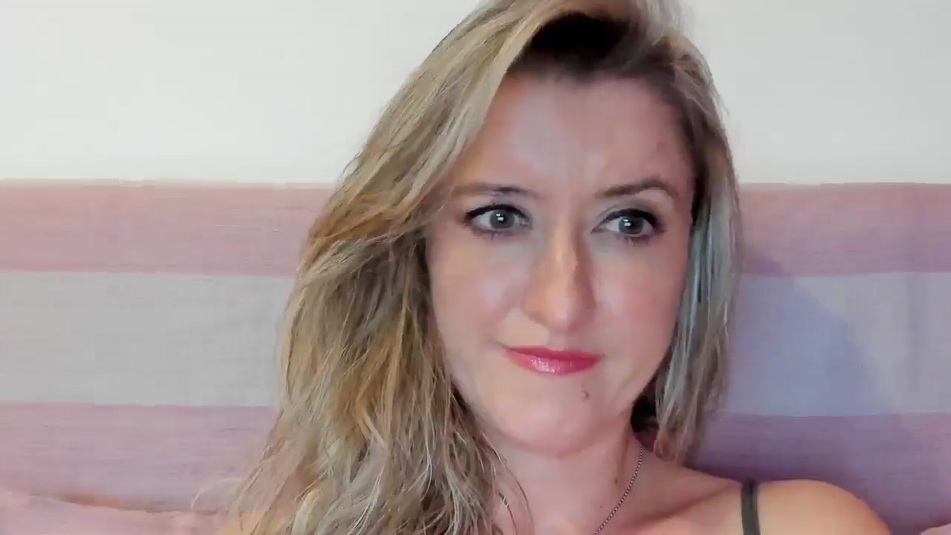 Gallery image thumbnail from BestDream's myfreecams stream on, 07/24/2025, 22:32 image 3 of 20