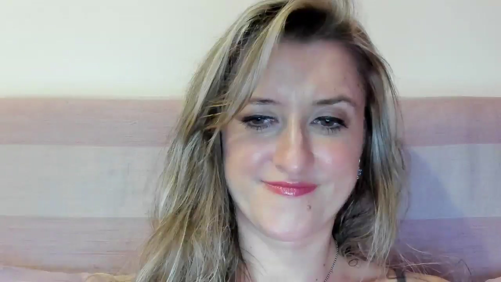 Gallery image thumbnail from BestDream's myfreecams stream on, 07/24/2025, 22:52 image 18 of 20