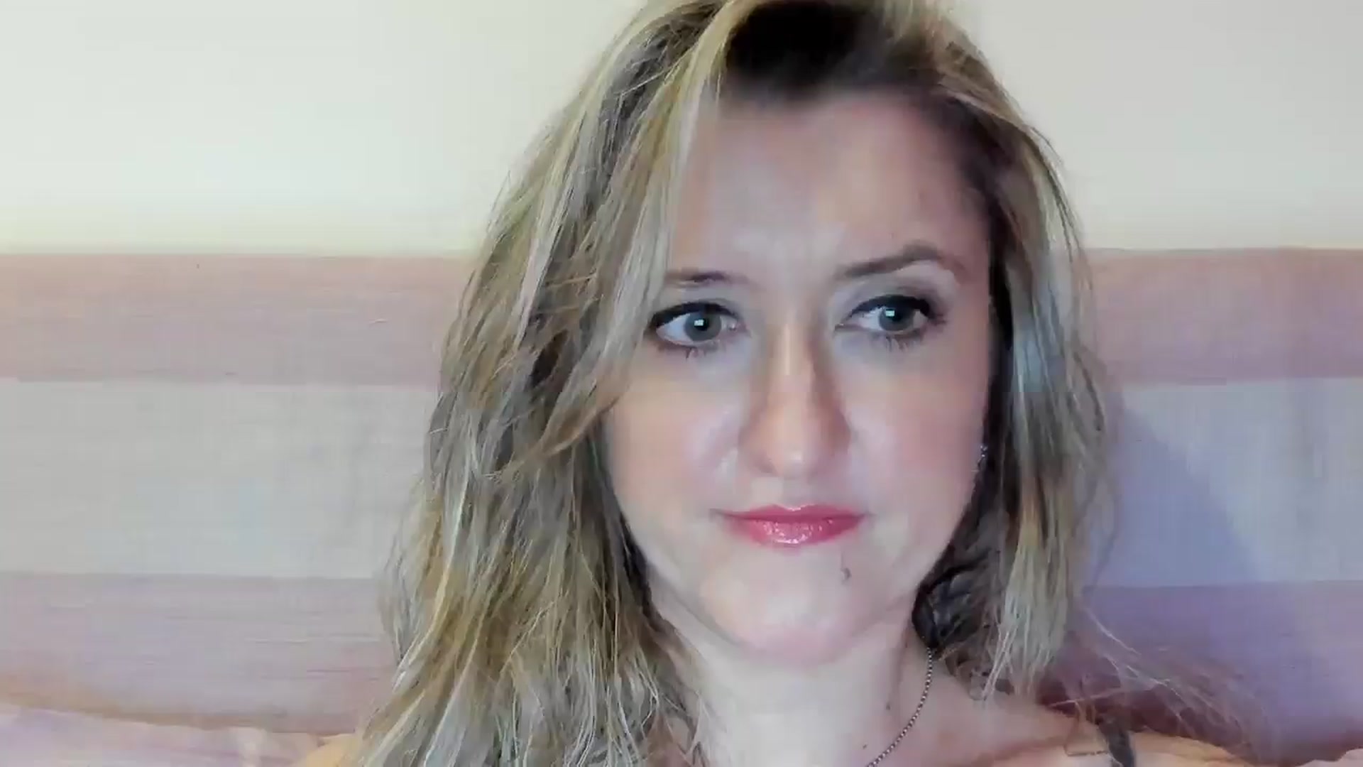 Gallery image thumbnail from BestDream's myfreecams stream on, 07/24/2025, 22:52 image 15 of 20
