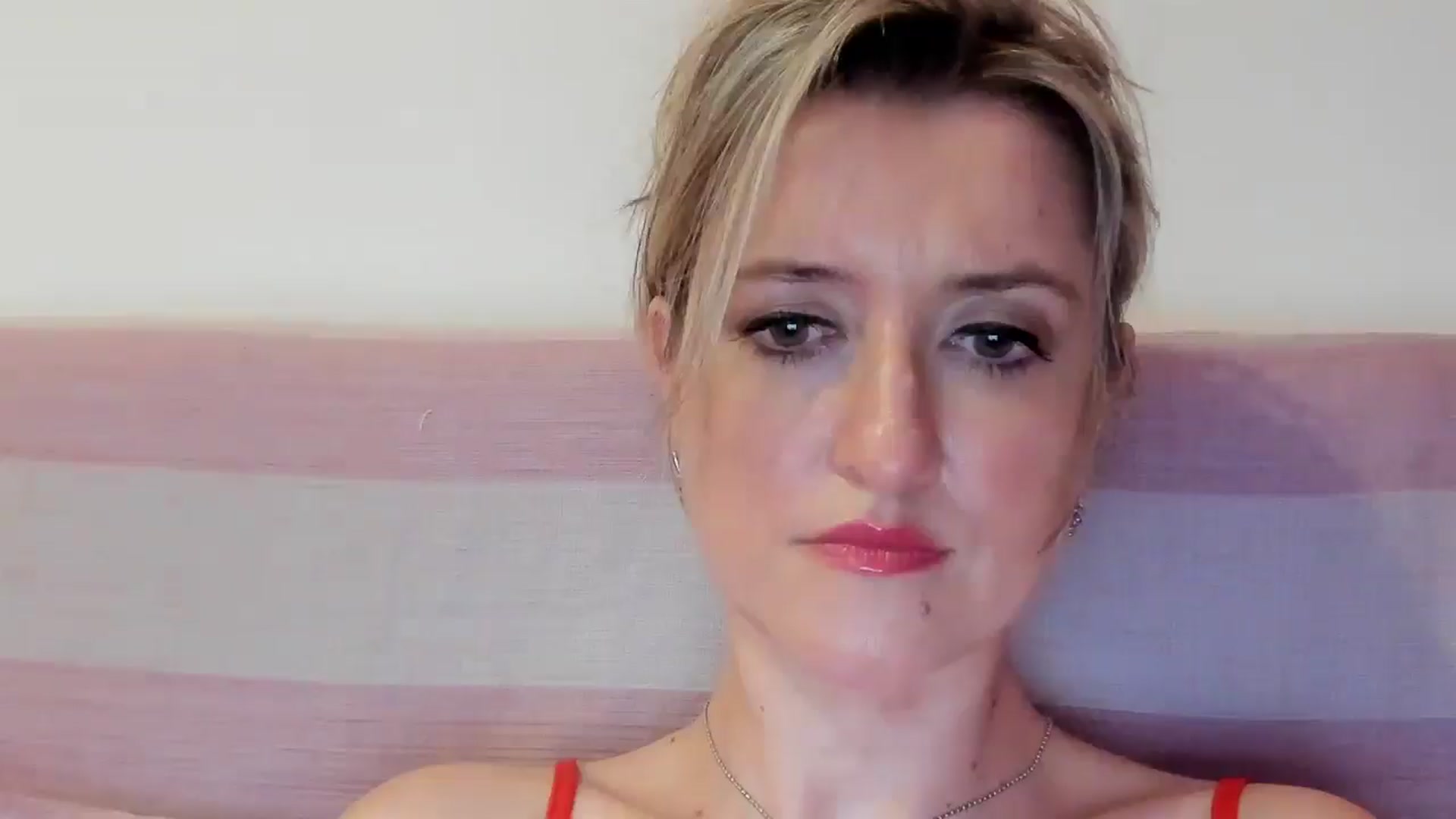 Gallery image thumbnail from BestDream's myfreecams stream on, 07/25/2025, 24:00 image 16 of 20