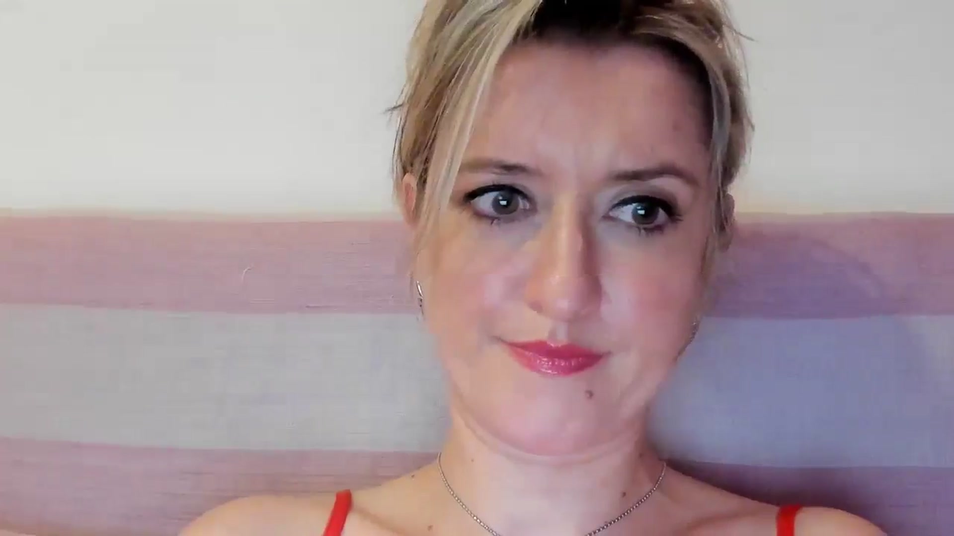 Gallery image thumbnail from BestDream's myfreecams stream on, 07/25/2025, 24:00 image 11 of 20