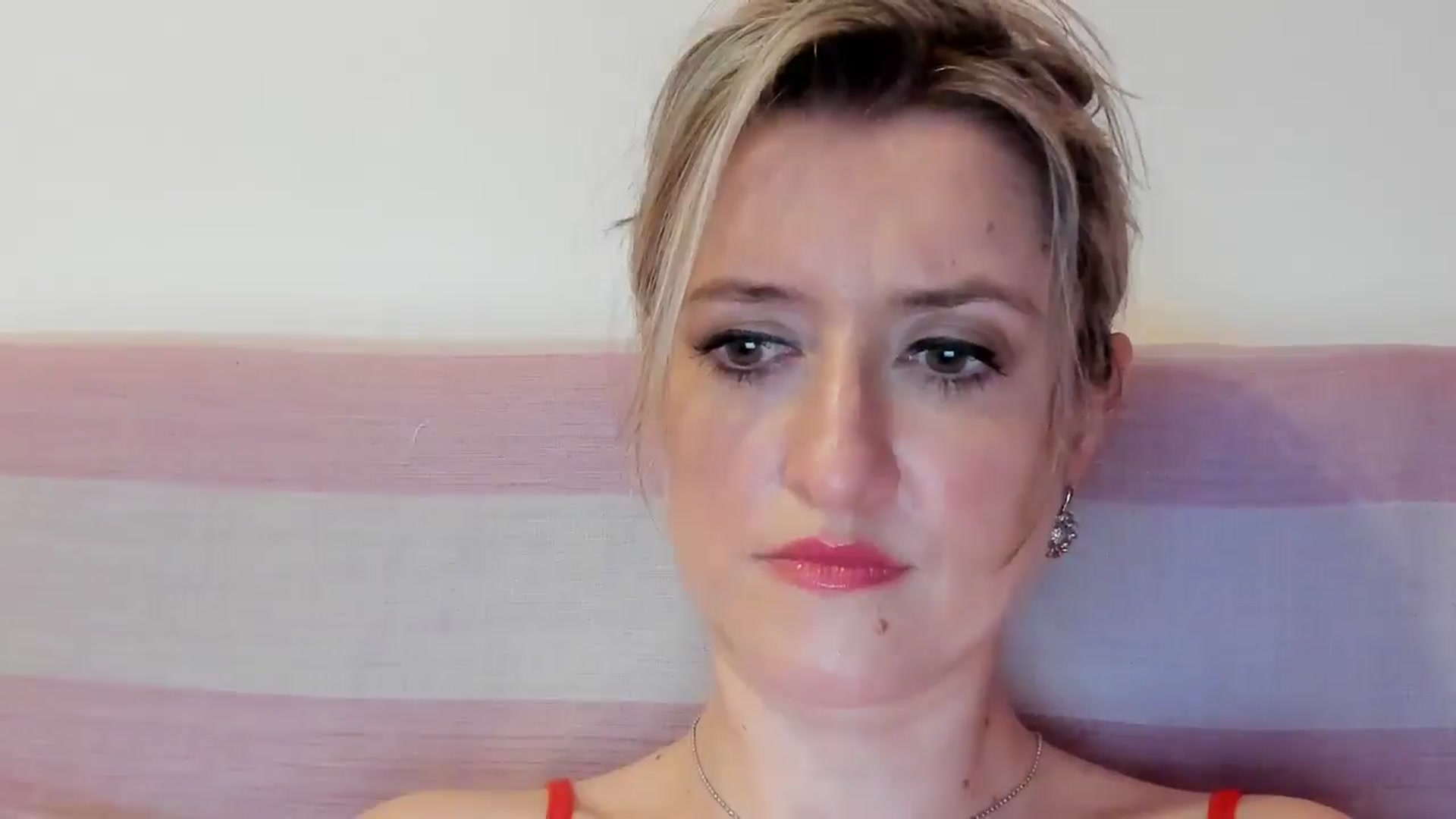 Gallery image thumbnail from BestDream's myfreecams stream on, 07/25/2025, 24:00 image 18 of 20
