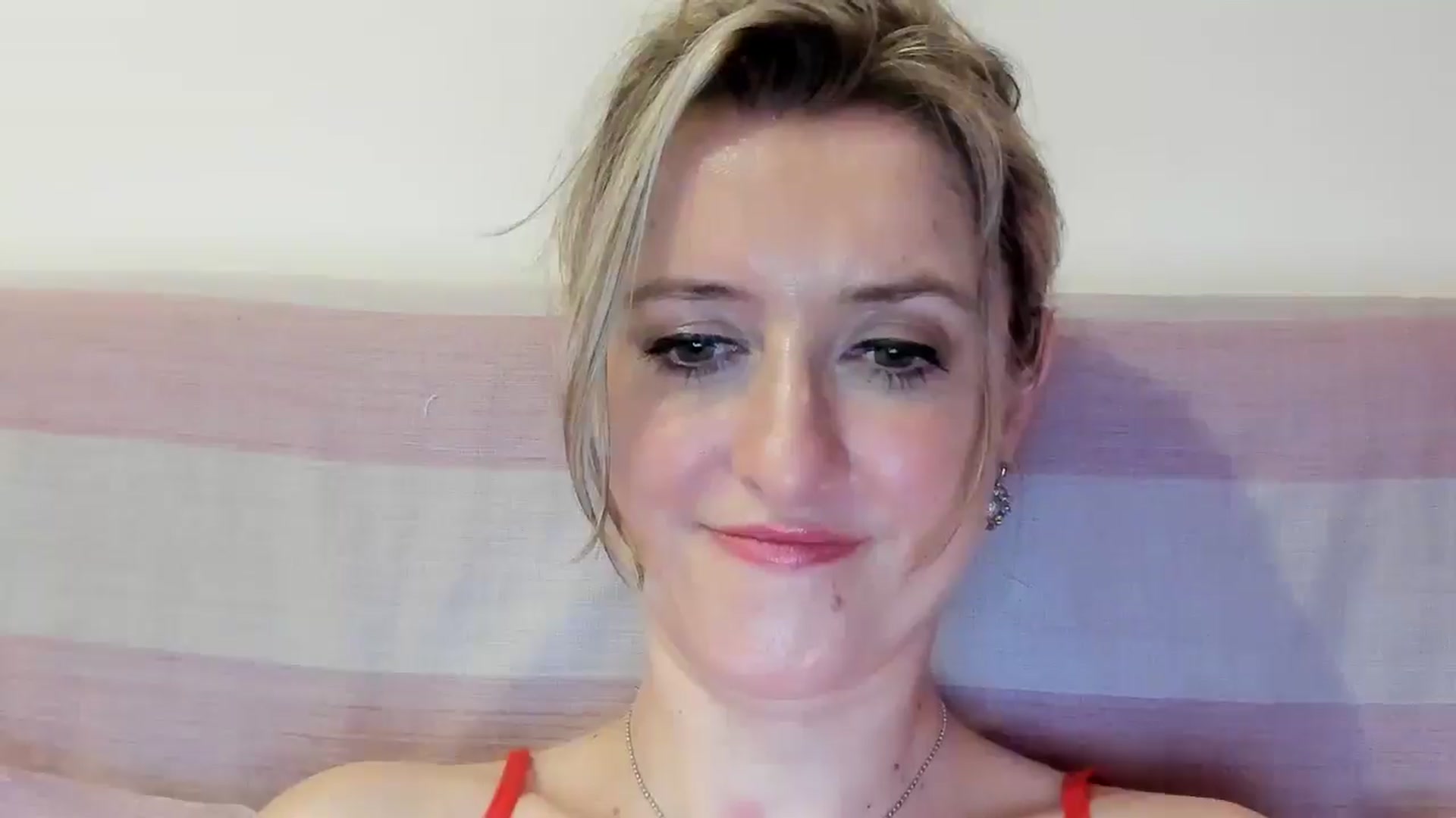 Gallery image thumbnail from BestDream's myfreecams stream on, 07/25/2025, 02:00 image 14 of 20