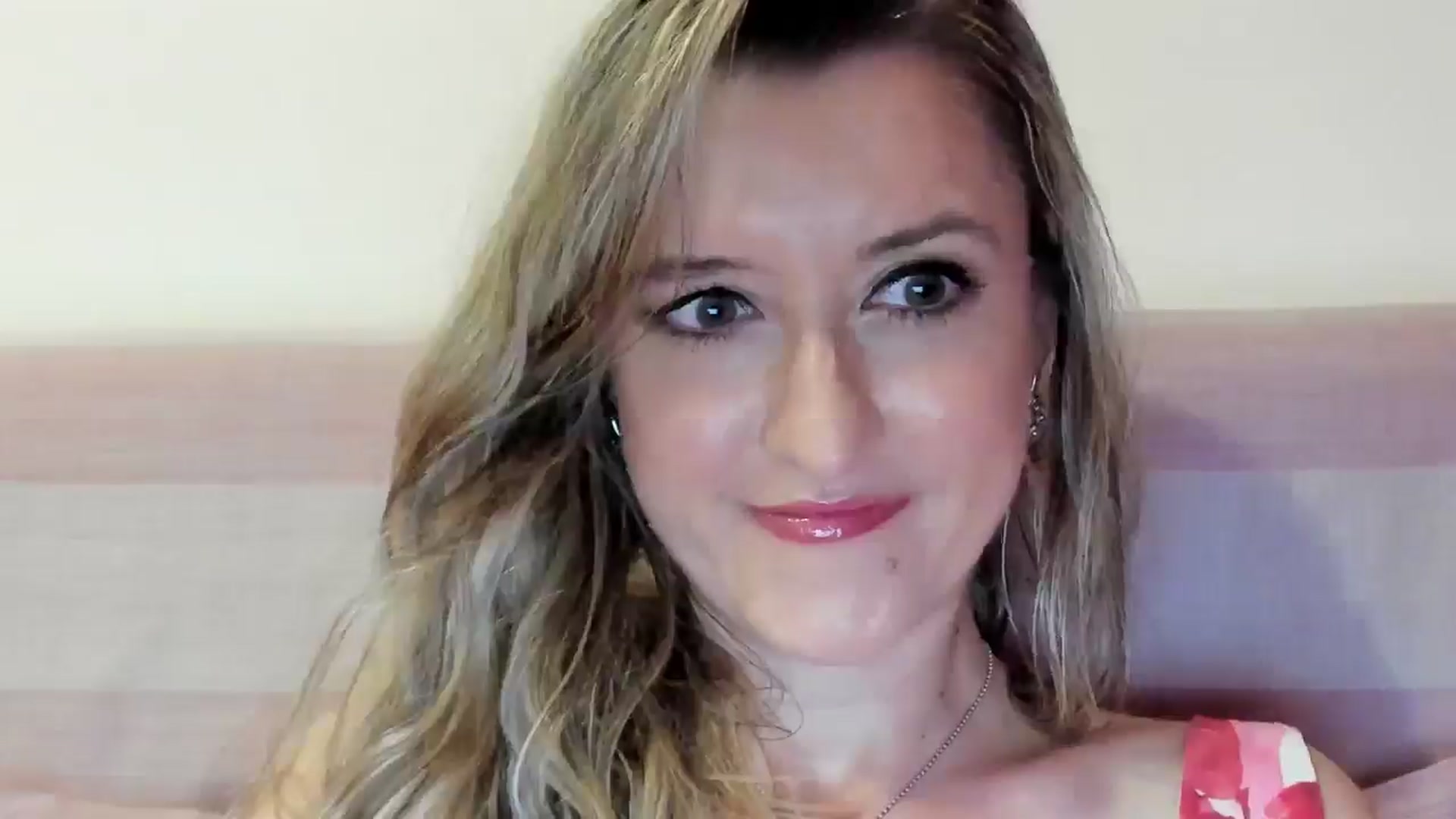 Gallery image thumbnail from BestDream's myfreecams stream on, 07/25/2025, 21:39 image 2 of 20