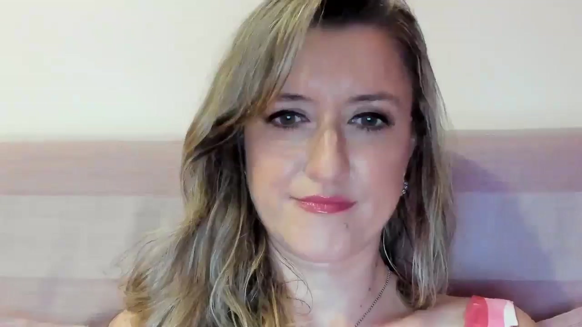 Gallery image thumbnail from BestDream's myfreecams stream on, 07/25/2025, 21:39 image 5 of 20