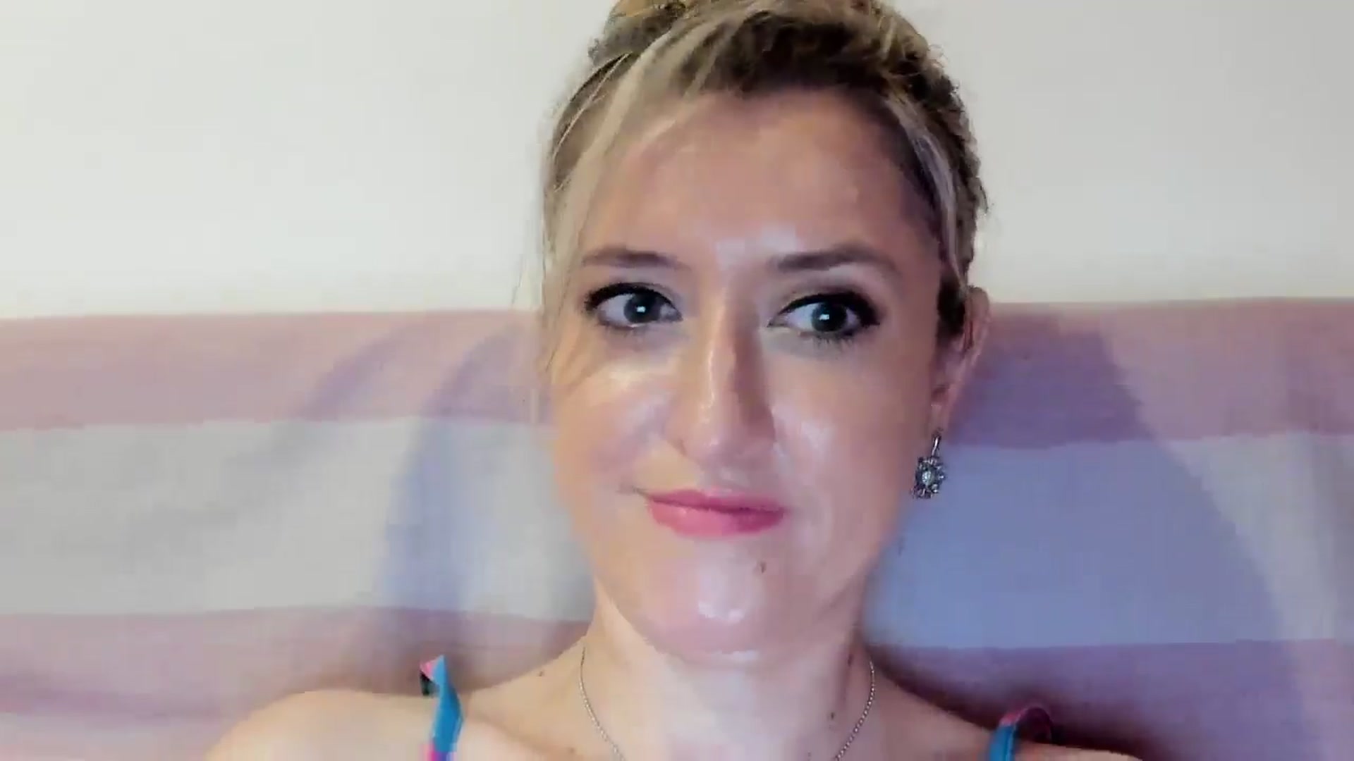 Gallery image thumbnail from BestDream's myfreecams stream on, 07/28/2025, 20:45 image 16 of 20