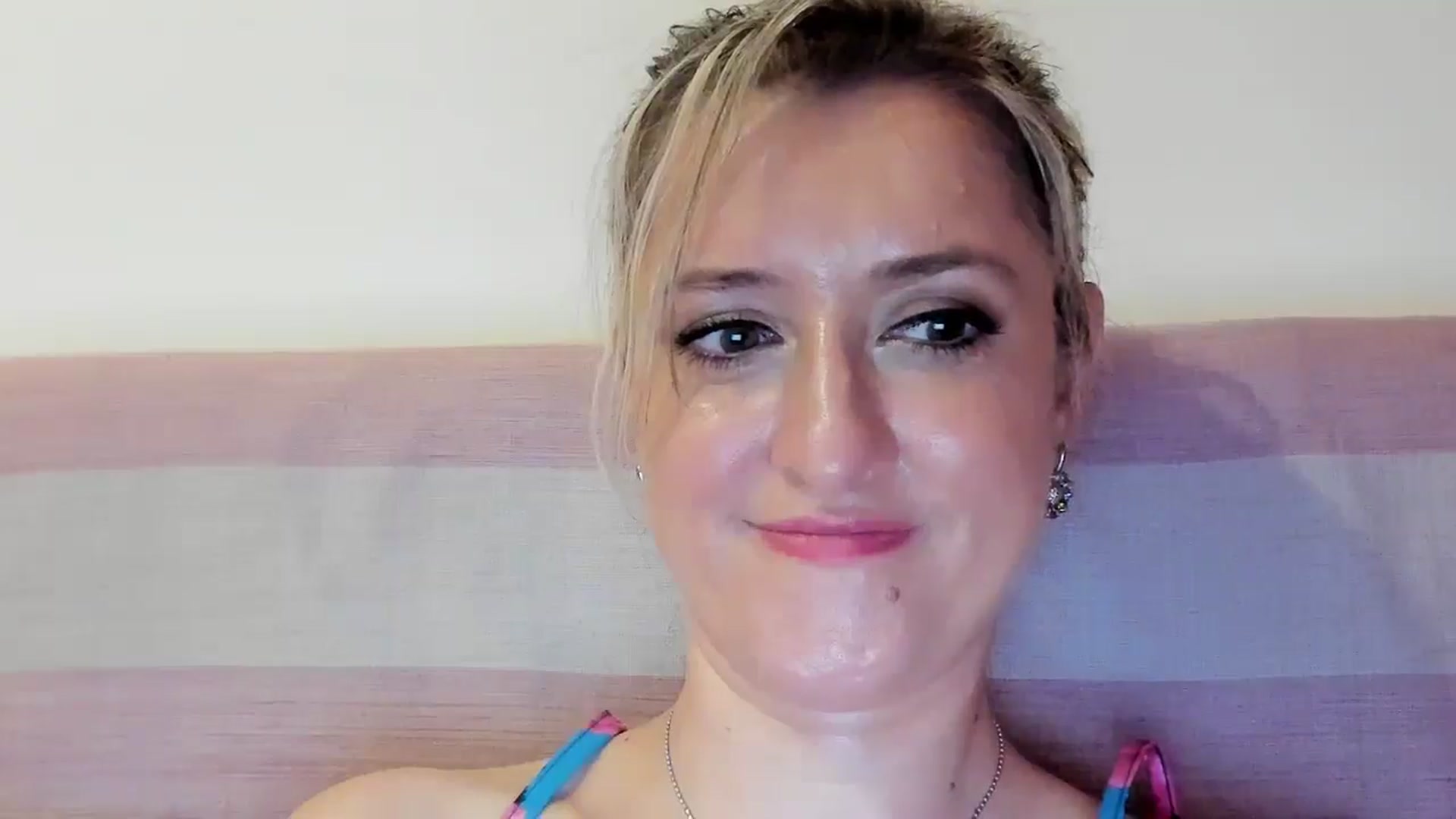 Gallery image thumbnail from BestDream's myfreecams stream on, 07/28/2025, 23:14 image 13 of 20