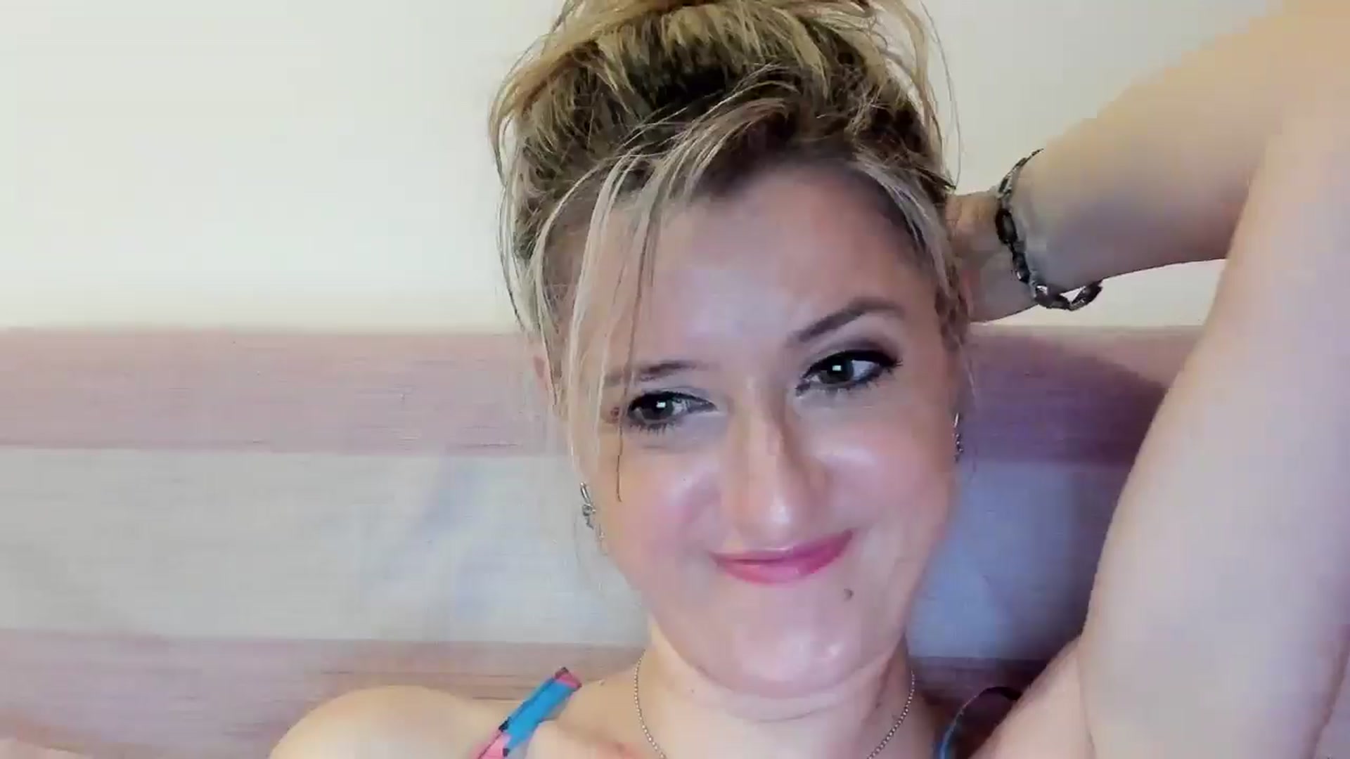 Gallery image thumbnail from BestDream's myfreecams stream on, 07/29/2025, 24:06 image 16 of 20
