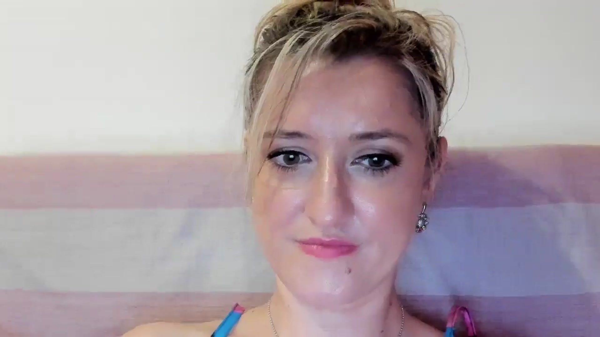 Gallery image thumbnail from BestDream's myfreecams stream on, 07/29/2025, 24:06 image 15 of 20