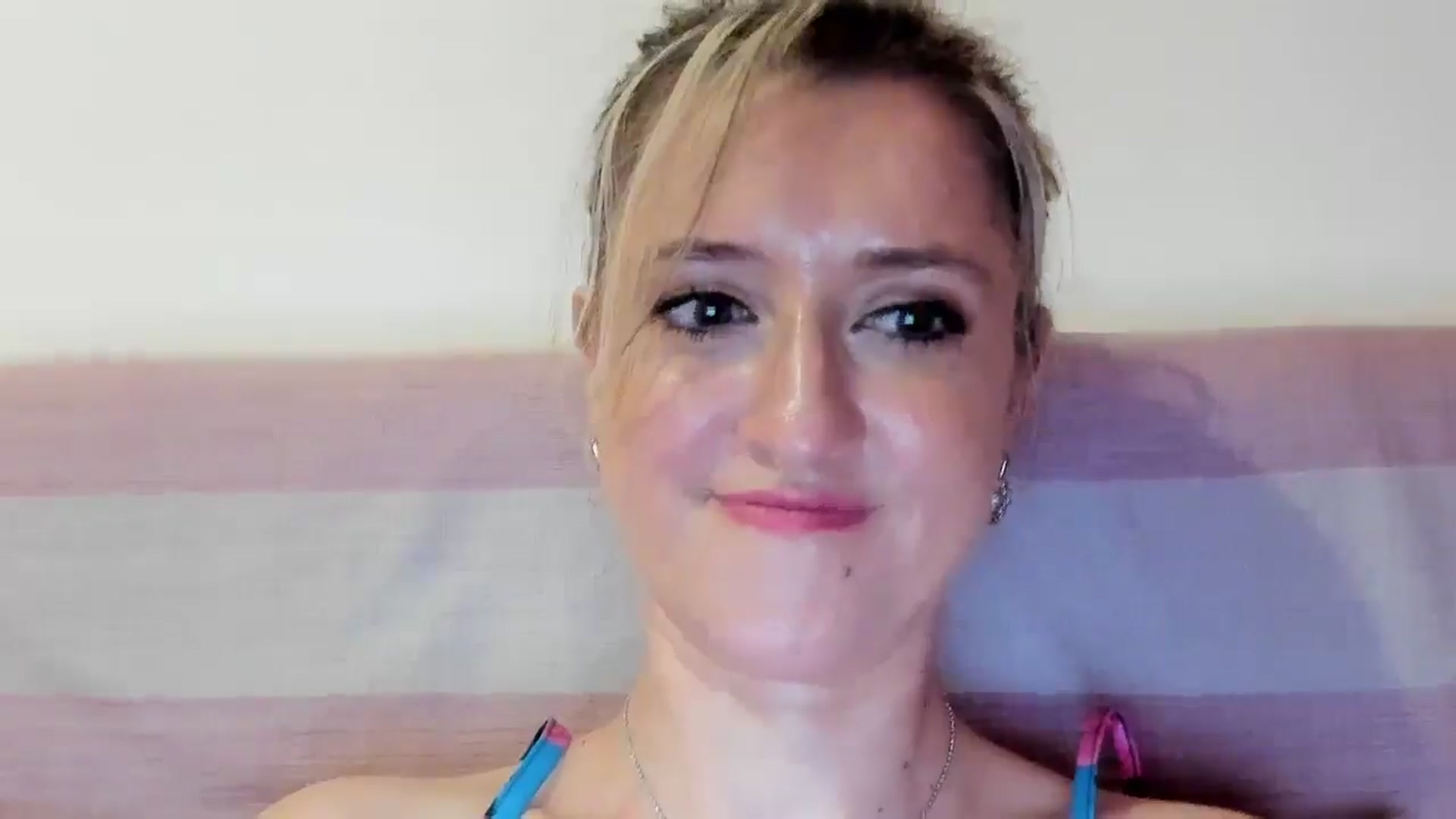 Gallery image thumbnail from BestDream's myfreecams stream on, 07/29/2025, 24:06 image 13 of 20