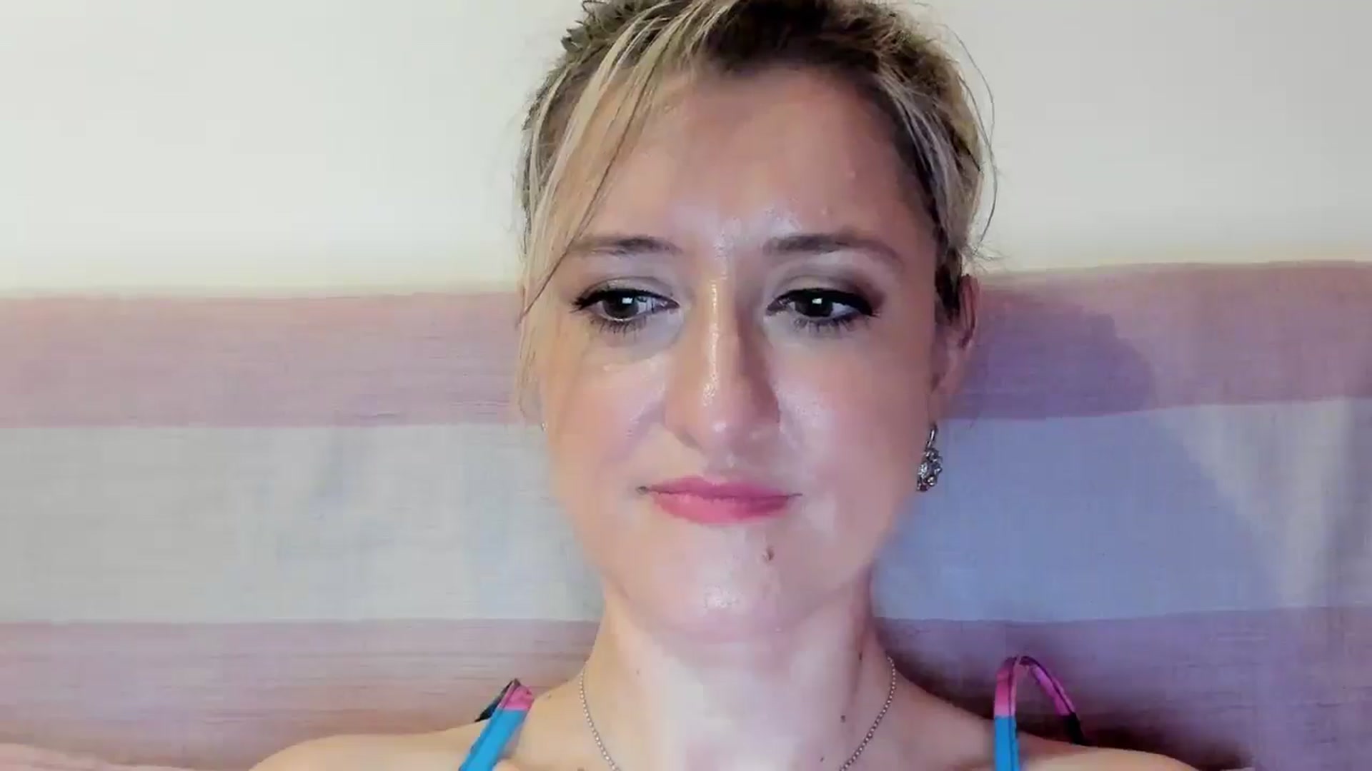 Gallery image thumbnail from BestDream's myfreecams stream on, 07/29/2025, 24:43 image 18 of 20