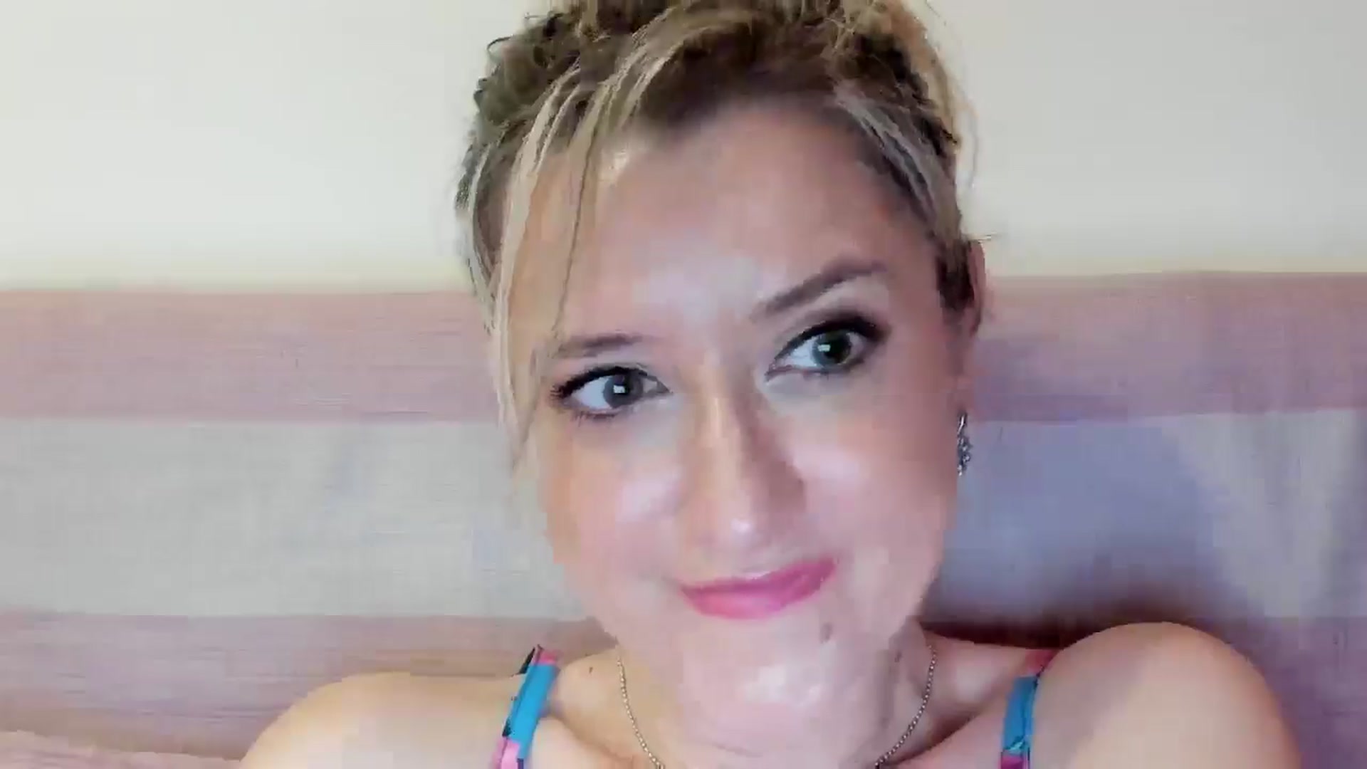 Gallery image thumbnail from BestDream's myfreecams stream on, 07/29/2025, 24:43 image 19 of 20