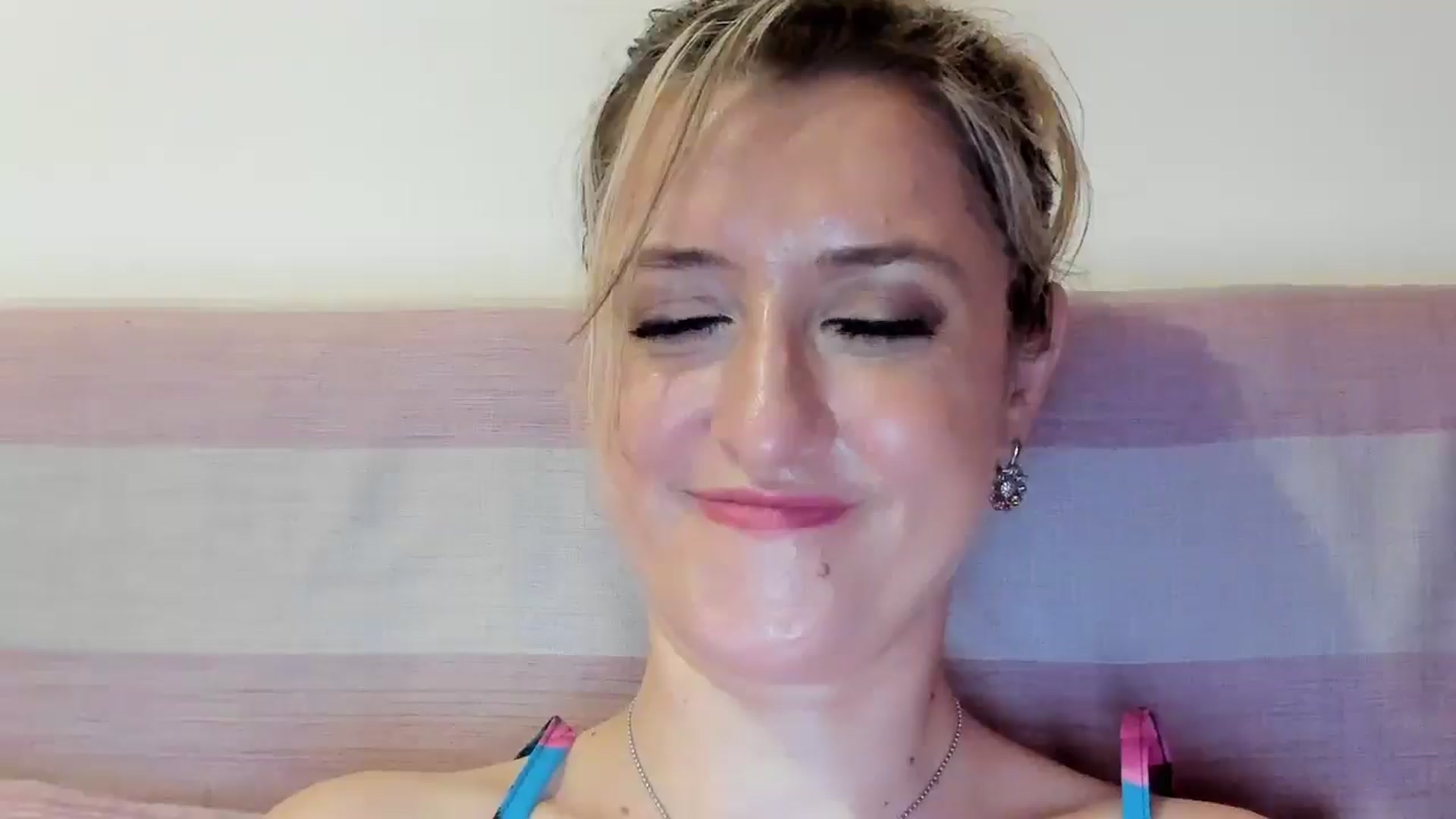Gallery image thumbnail from BestDream's myfreecams stream on, 07/29/2025, 24:43 image 17 of 20