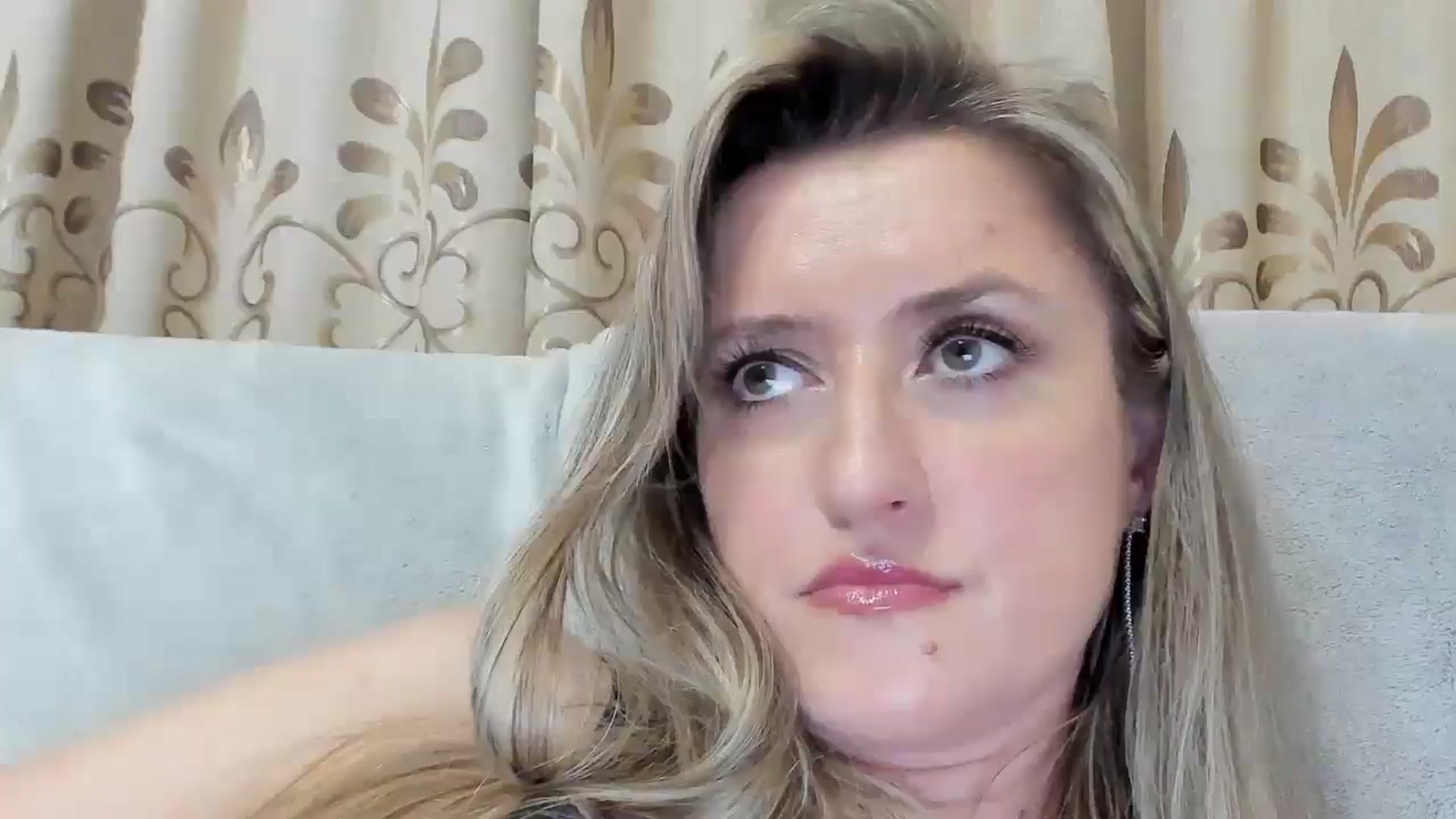 Gallery image thumbnail from BestDream's myfreecams stream on, 07/31/2025, 21:51 image 14 of 20