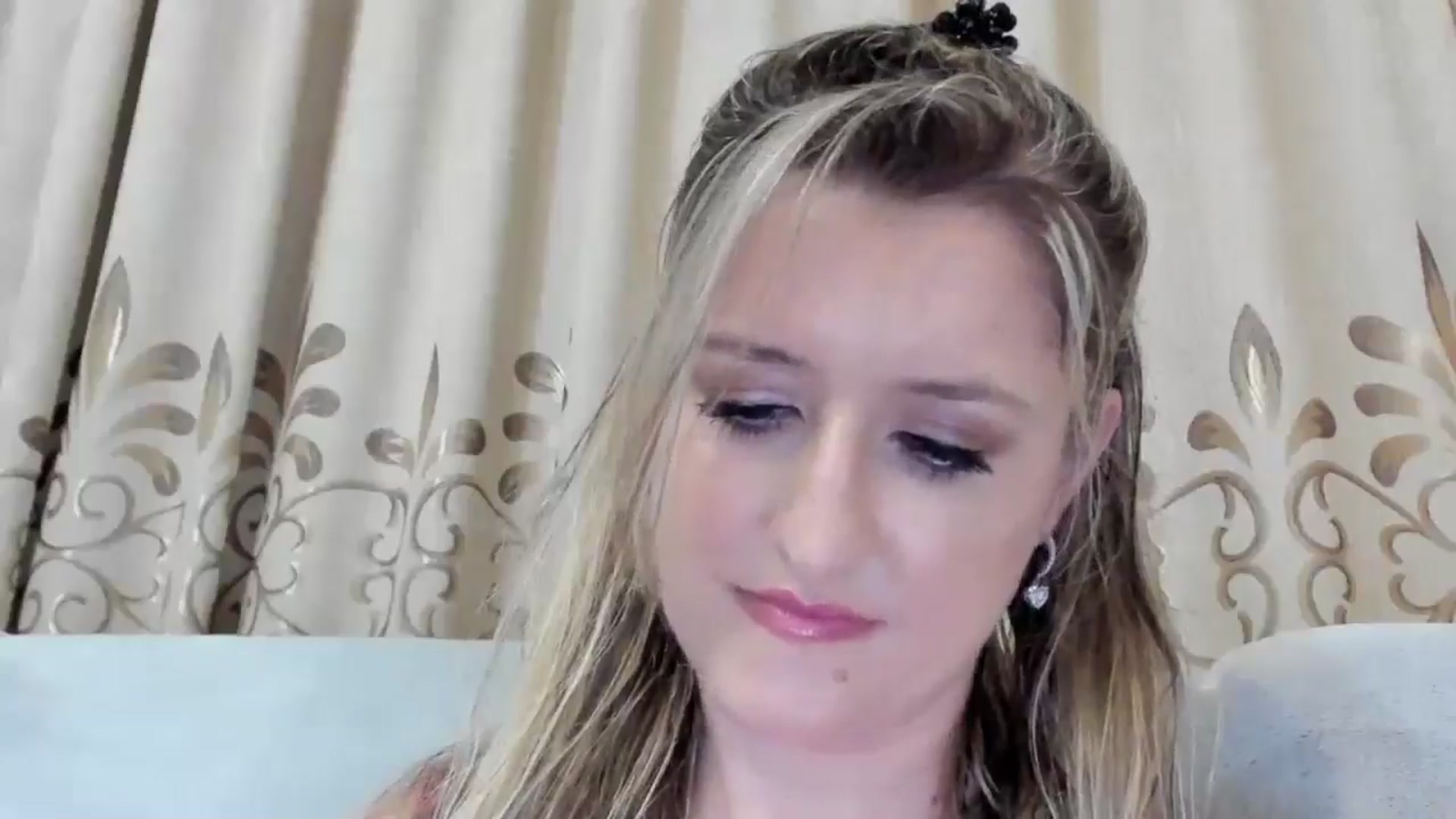 Gallery image thumbnail from BestDream's myfreecams stream on, 08/01/2025, 21:00 image 6 of 20