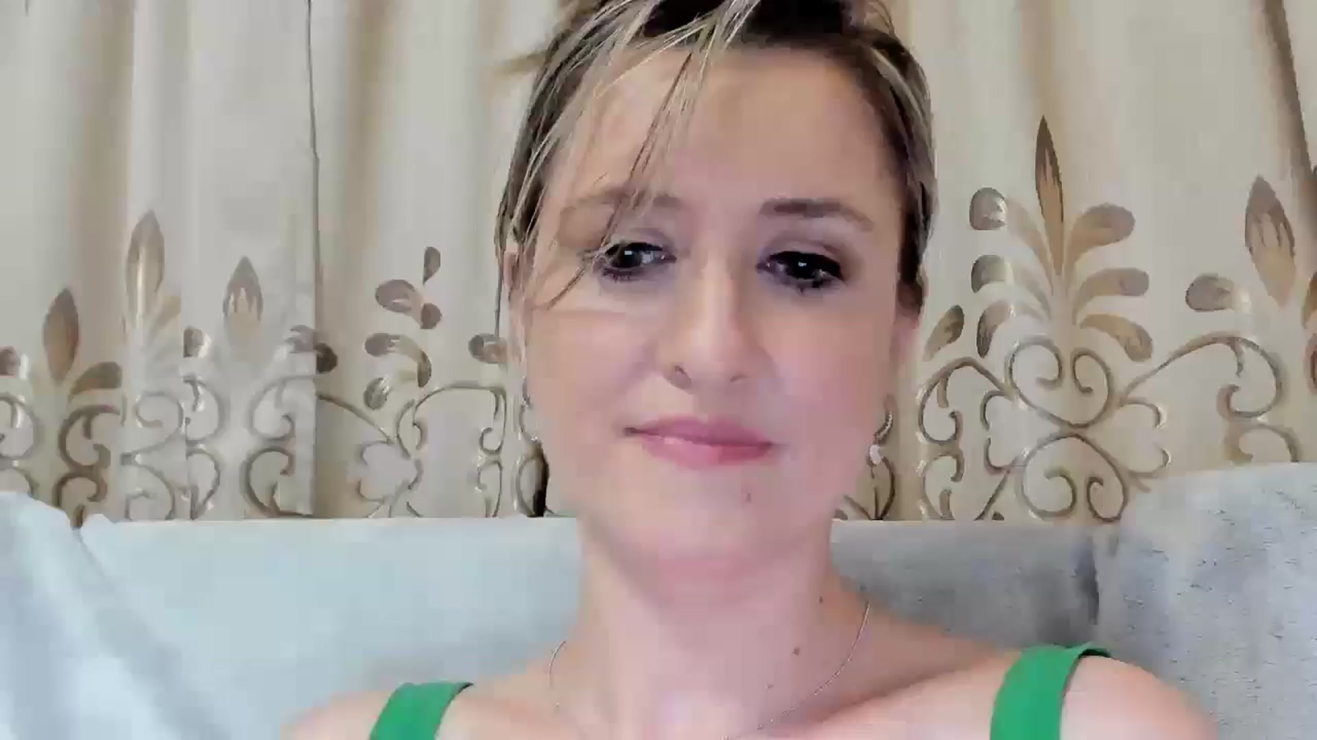 Gallery image thumbnail from BestDream's myfreecams stream on, 08/03/2025, 01:44 image 4 of 20