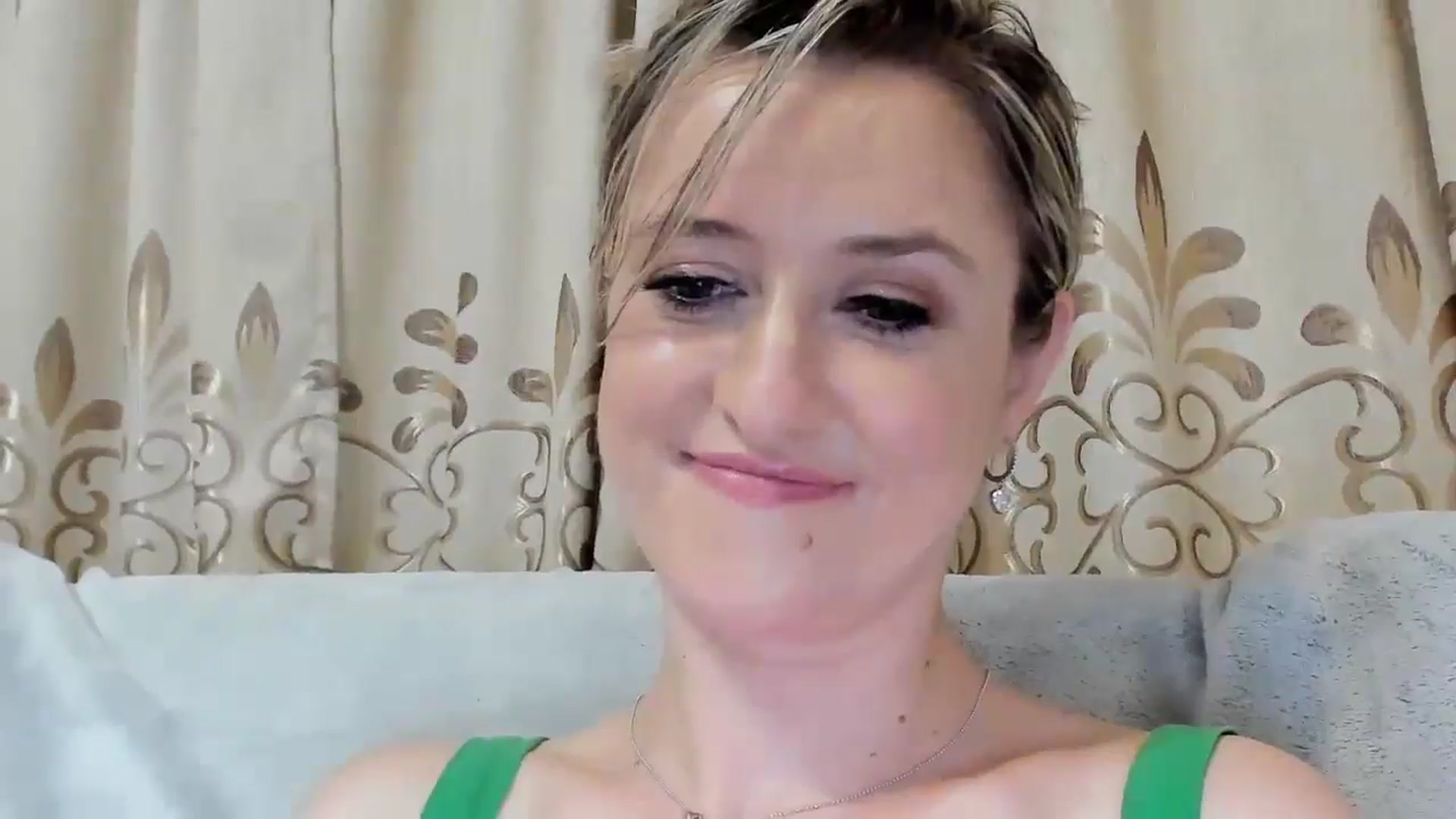 Gallery image thumbnail from BestDream's myfreecams stream on, 08/03/2025, 01:44 image 10 of 20