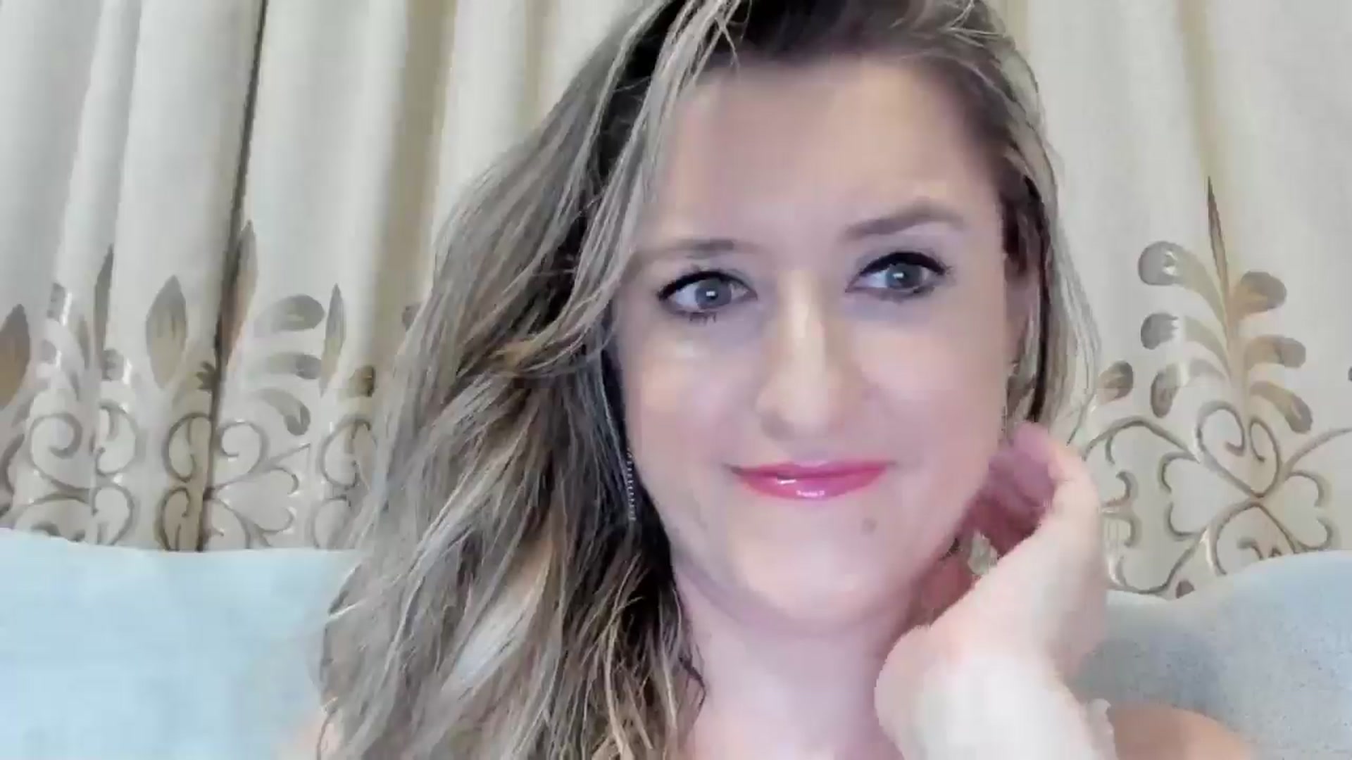 Gallery image thumbnail from BestDream's myfreecams stream on, 08/03/2025, 21:43 image 6 of 20